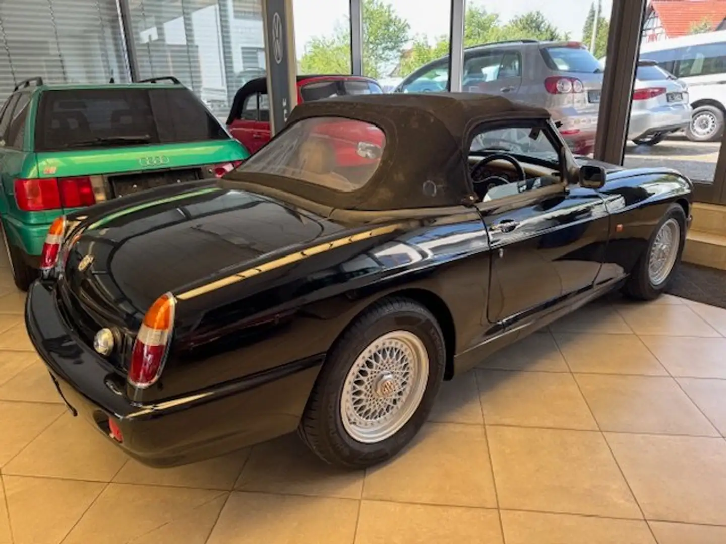 MG RV8 Schwarz - 2