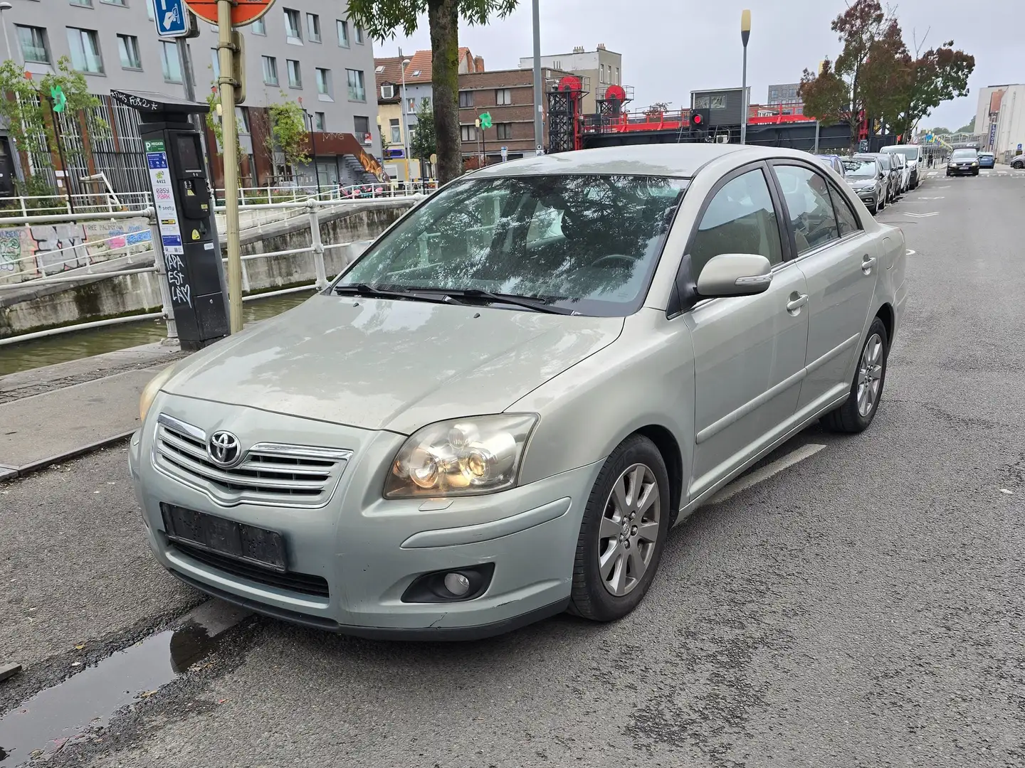 Toyota Avensis Avensis 1.8i VVT-i 16v Linea Luna Or - 1