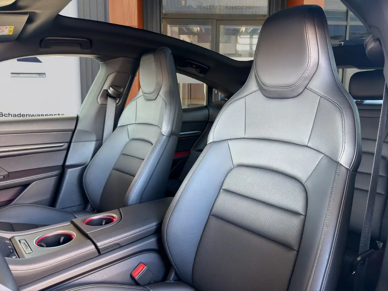 Porsche Taycan Limousine Panorama MY 2025 6