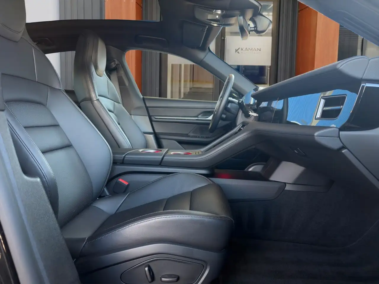 Porsche Taycan Limousine Panorama MY 2025 5