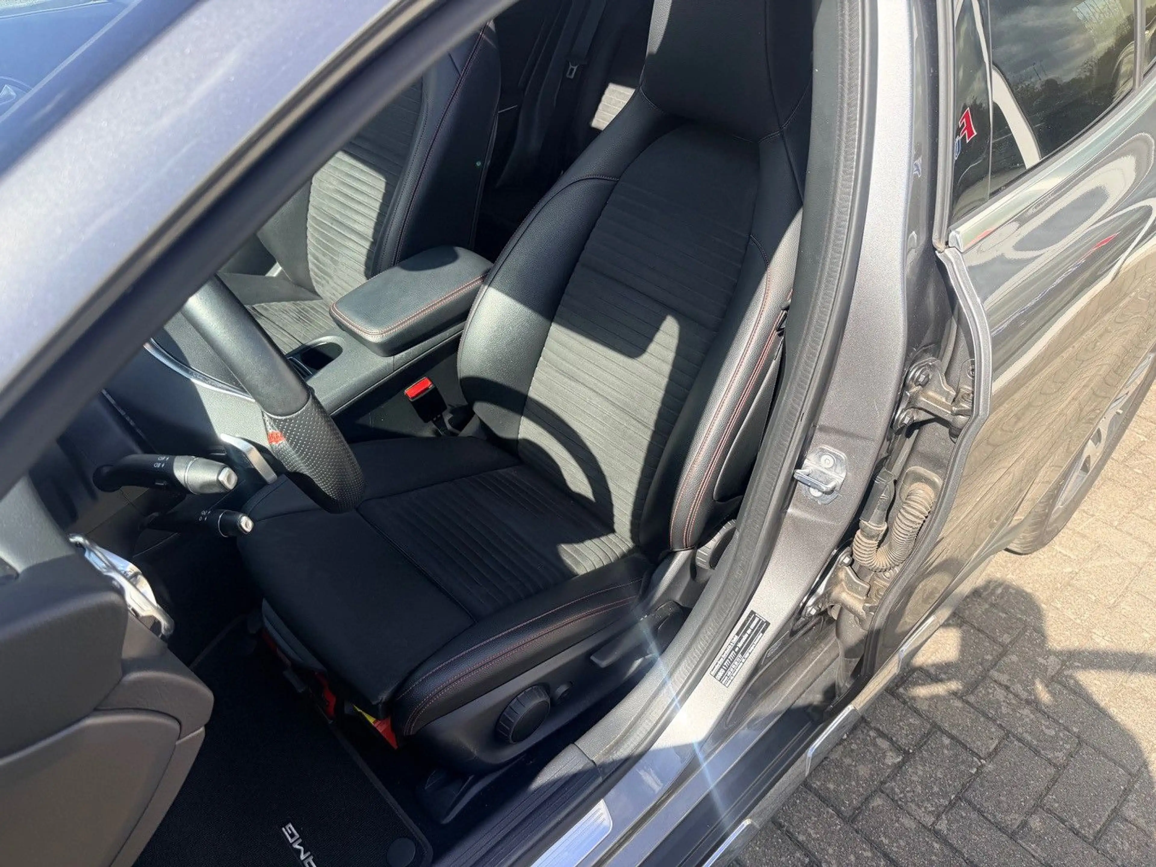 Mercedes-Benz GLA 200 AMG Line — photo 7