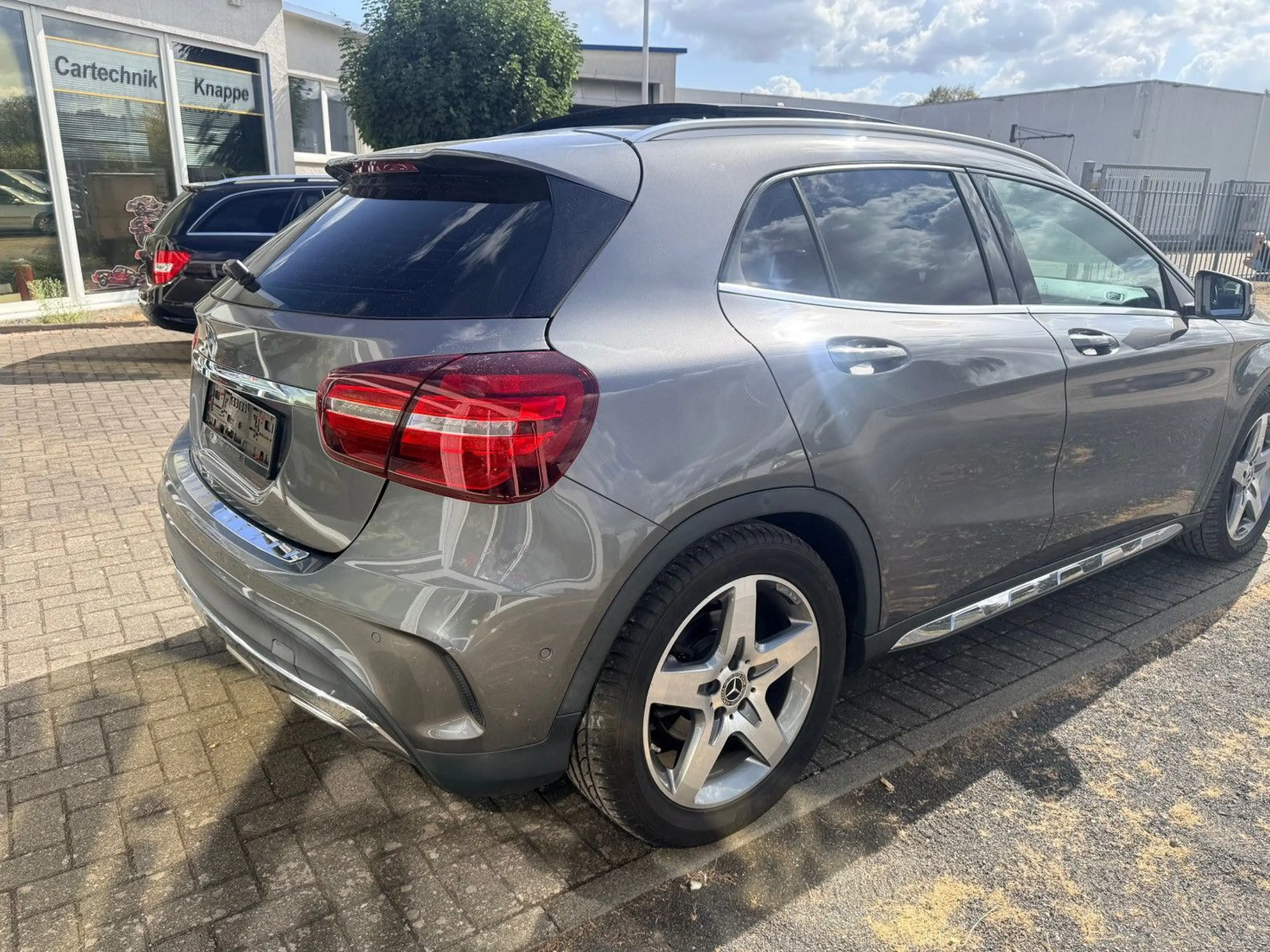 Mercedes-Benz GLA 200 AMG Line — photo 4