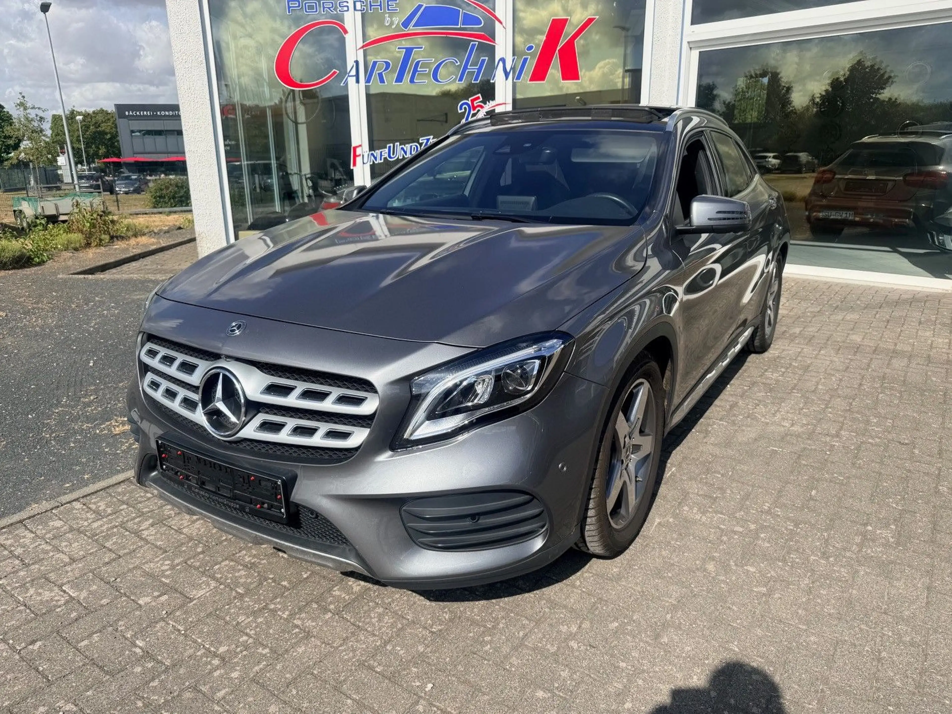 Mercedes-Benz GLA 200 AMG Line