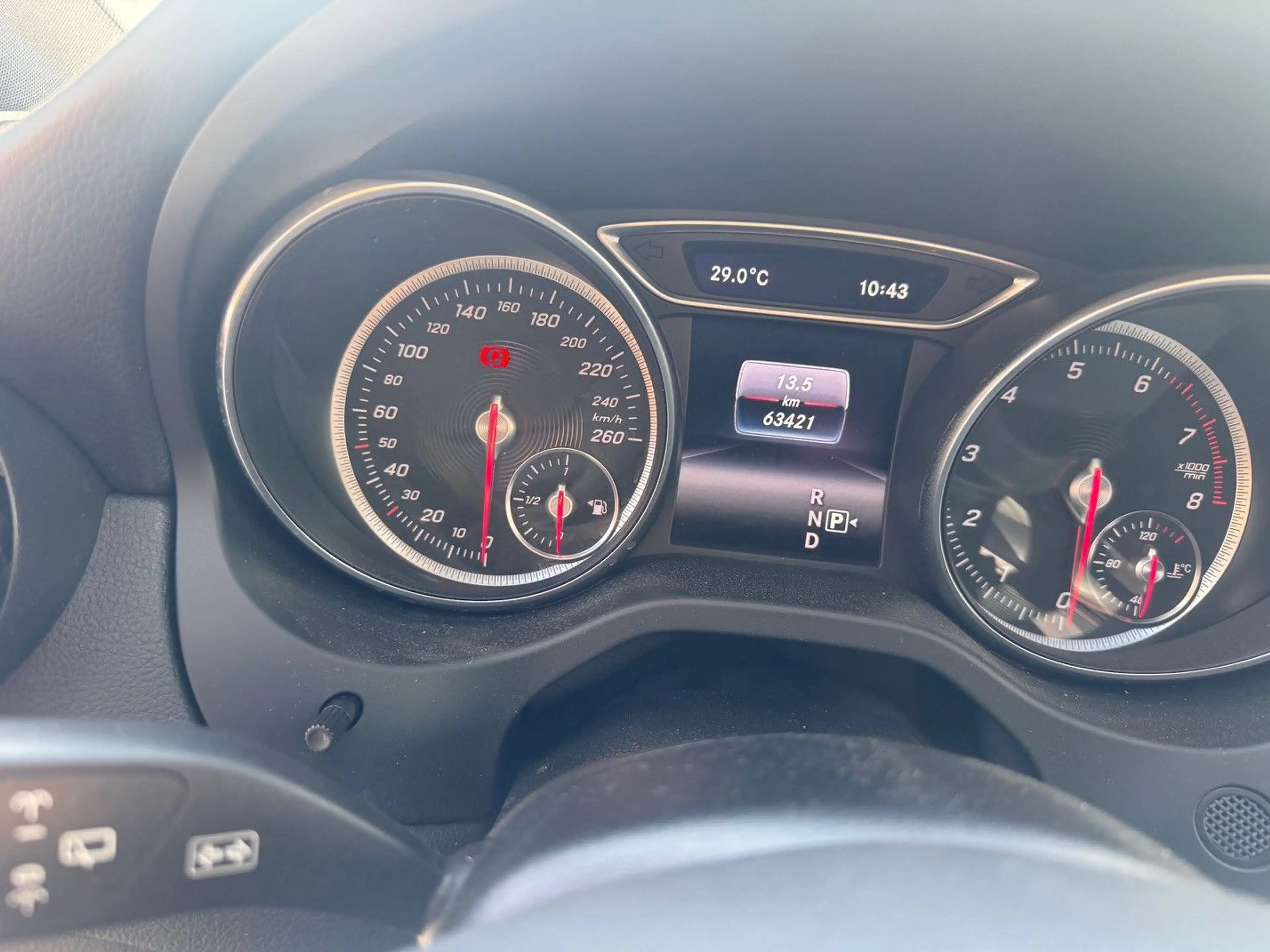 Mercedes-Benz GLA 200 AMG Line — photo 10