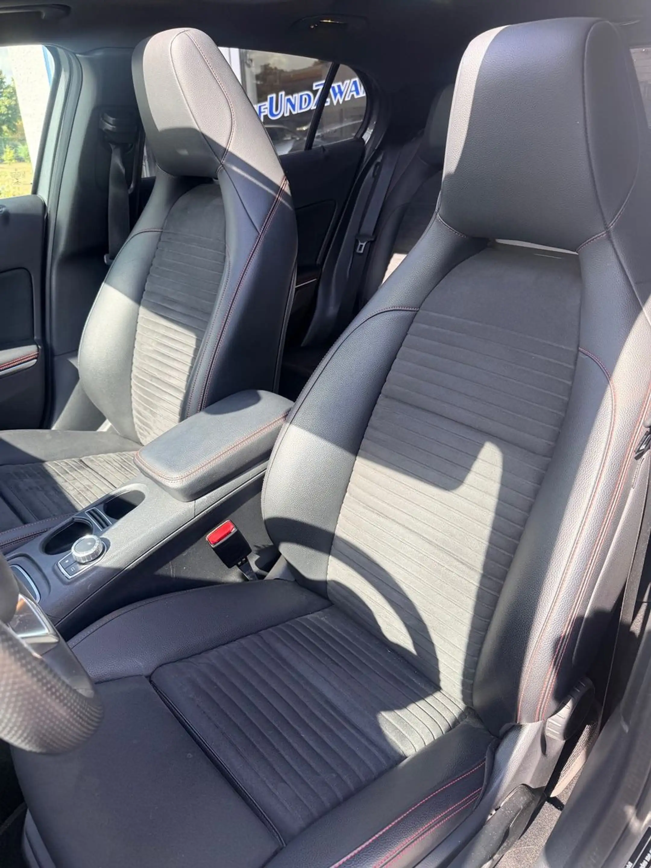 Mercedes-Benz GLA 200 AMG Line — photo 8