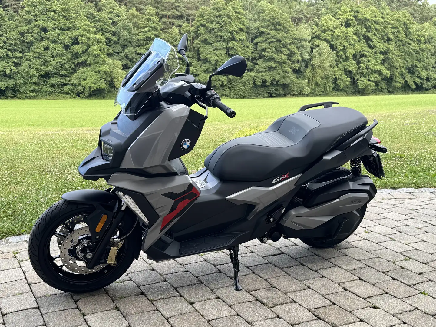 BMW C 400 X Komfort Paket, Connectivity, Topcase Style Passion Gris - 1