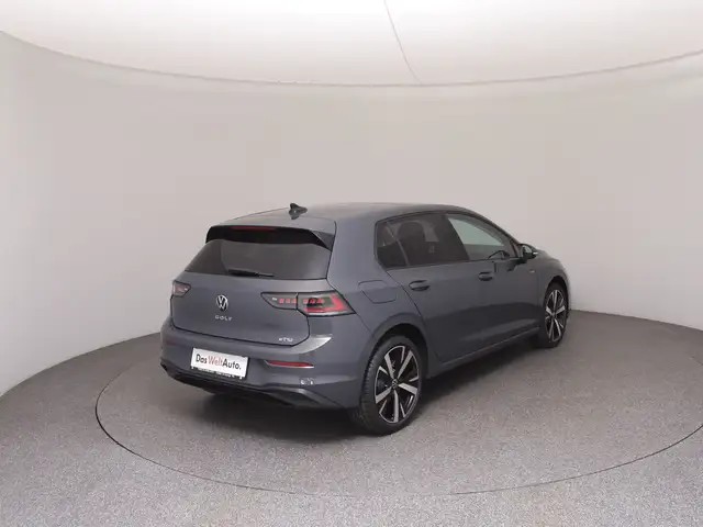 Volkswagen Golf view 4