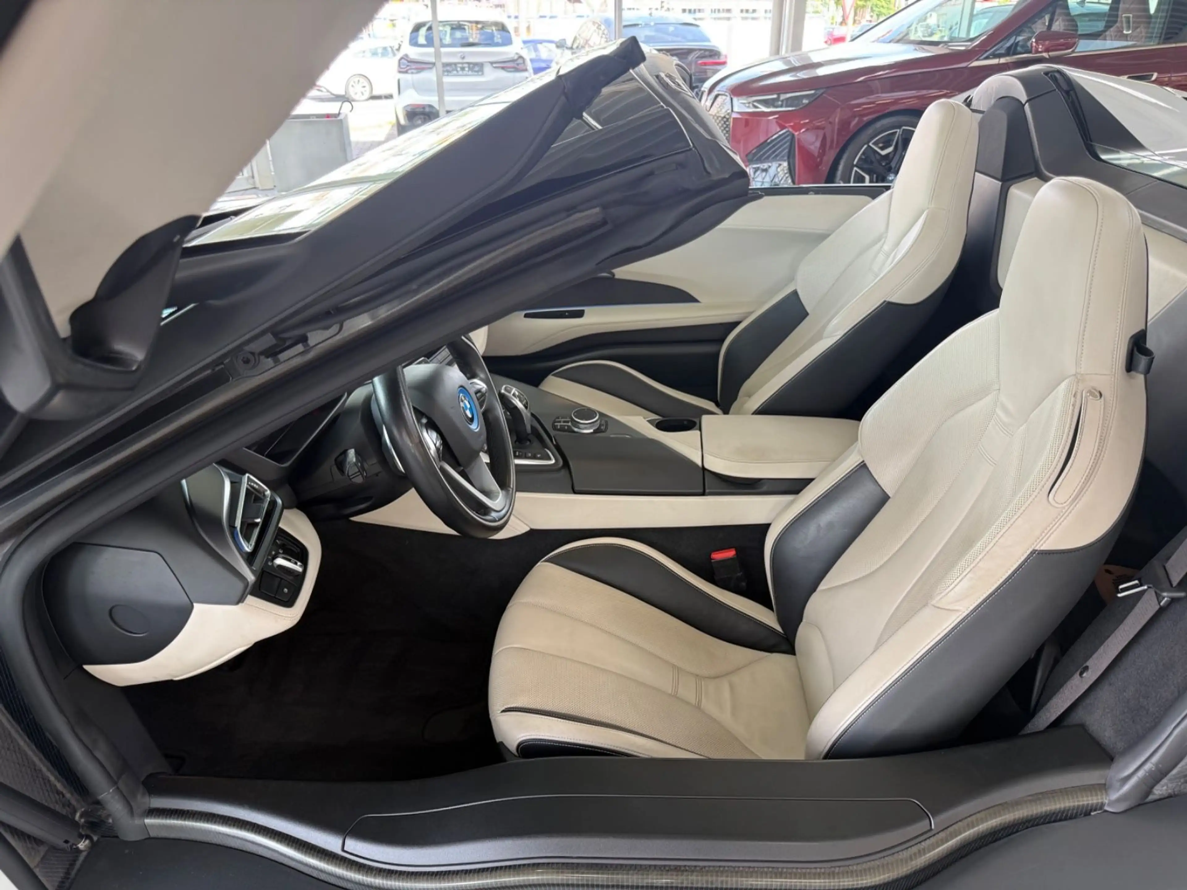 BMW i8 Roadster — photo 11