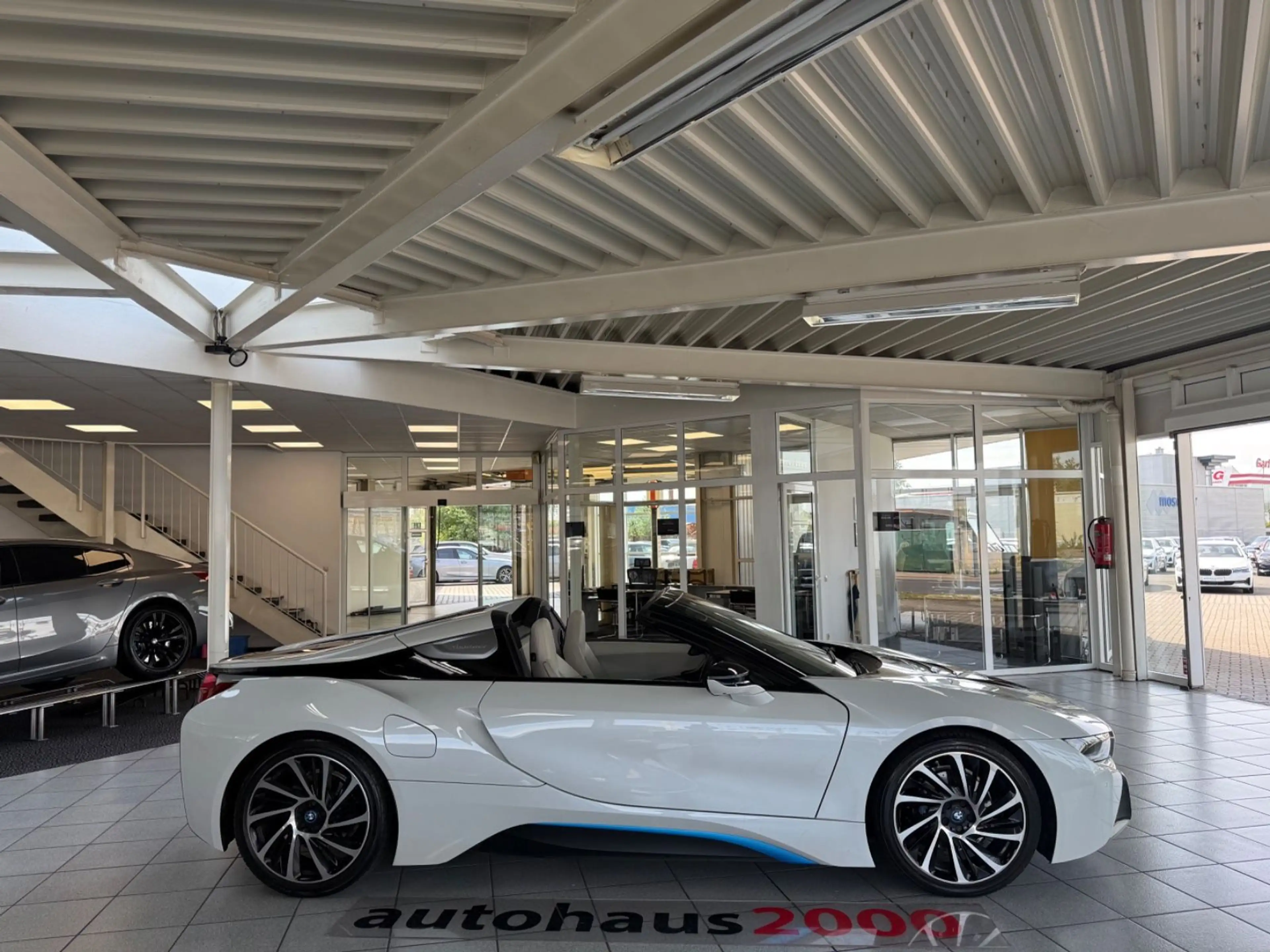 BMW i8 Roadster — photo 6