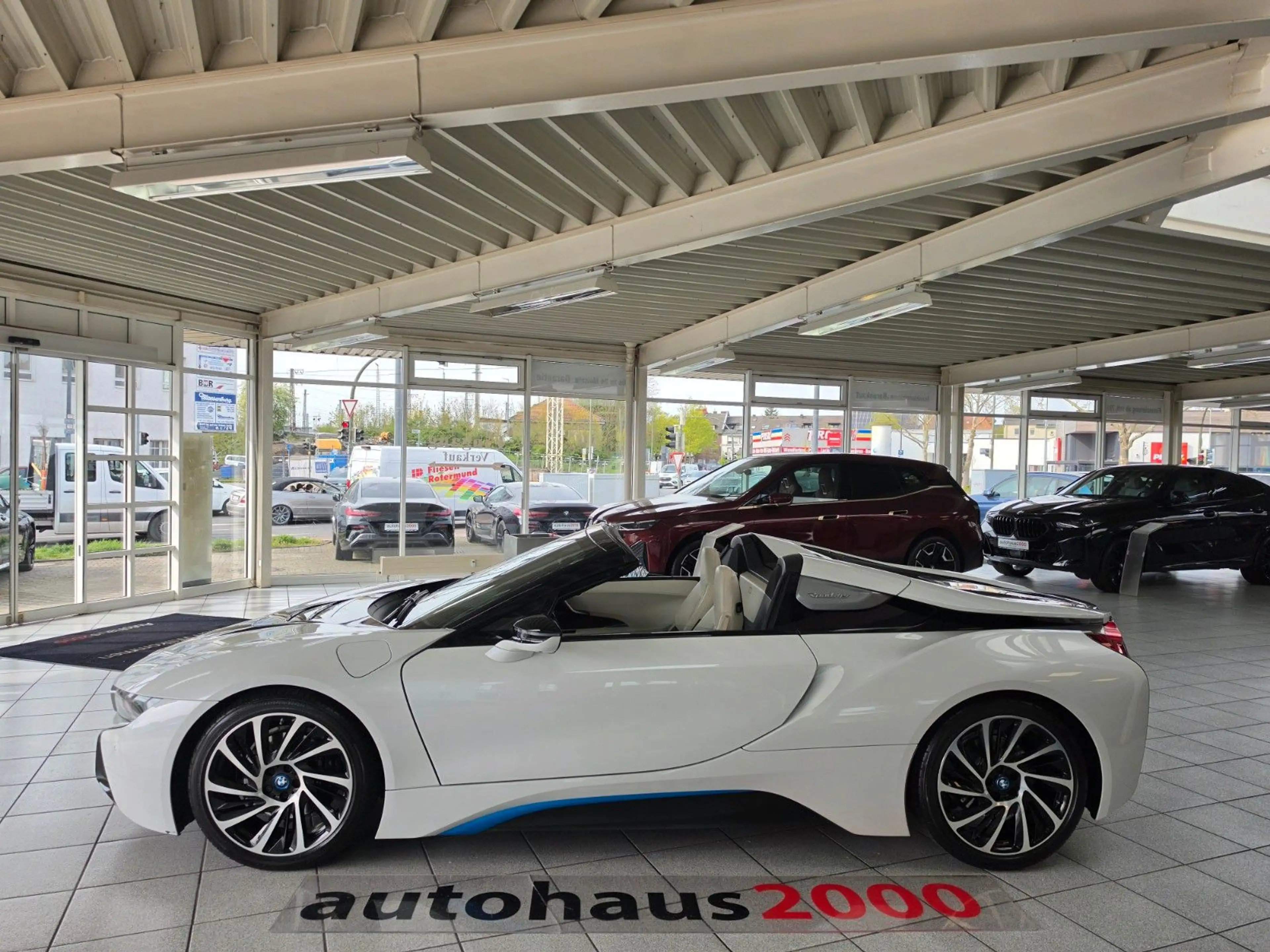 BMW i8 Roadster — photo 8