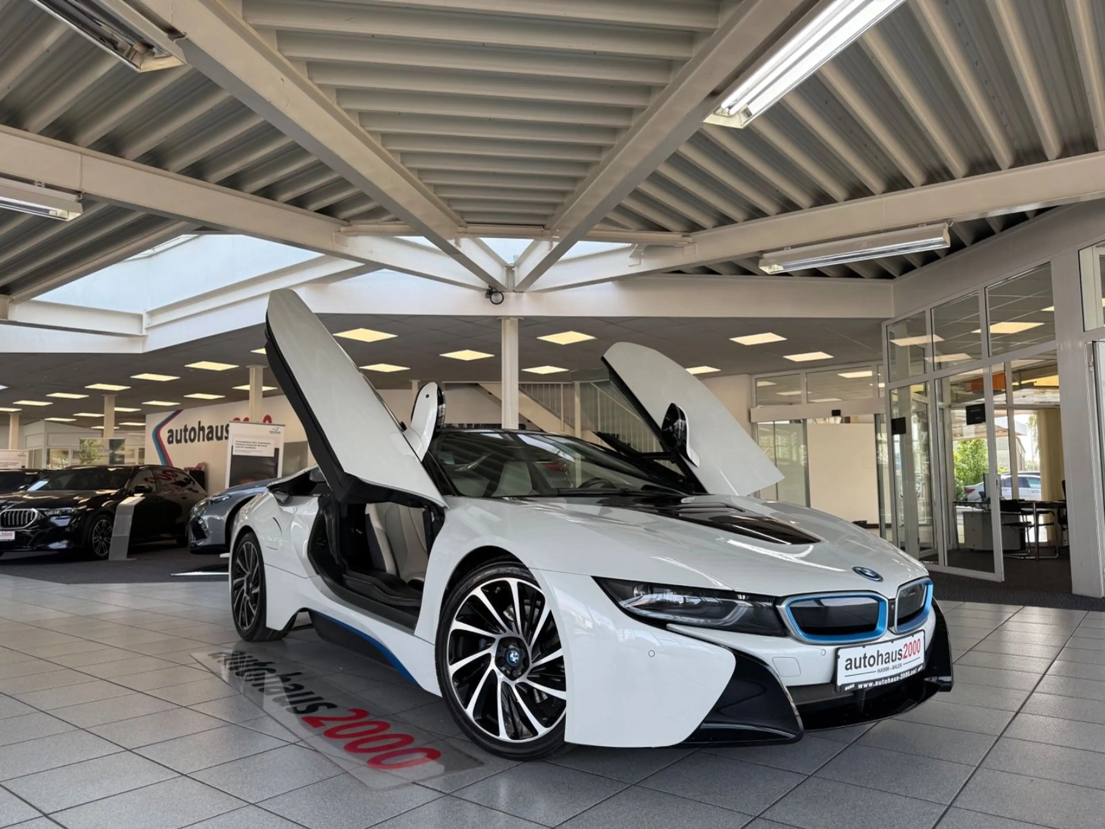 BMW i8 Roadster — photo 4
