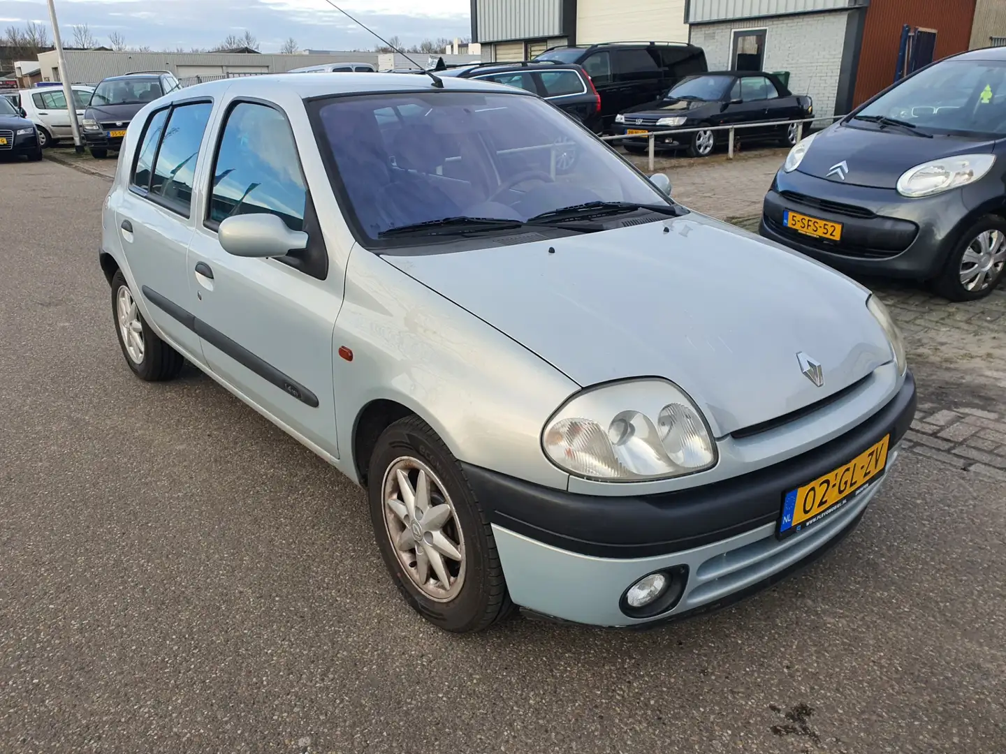 Renault Clio 1.4-16V RXE Automaat Airco Bj:2001 NAP! Grijs - 2