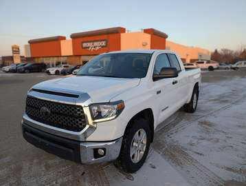 4x4 Double Cab SR5 Plus 5.7L | Backup Camera