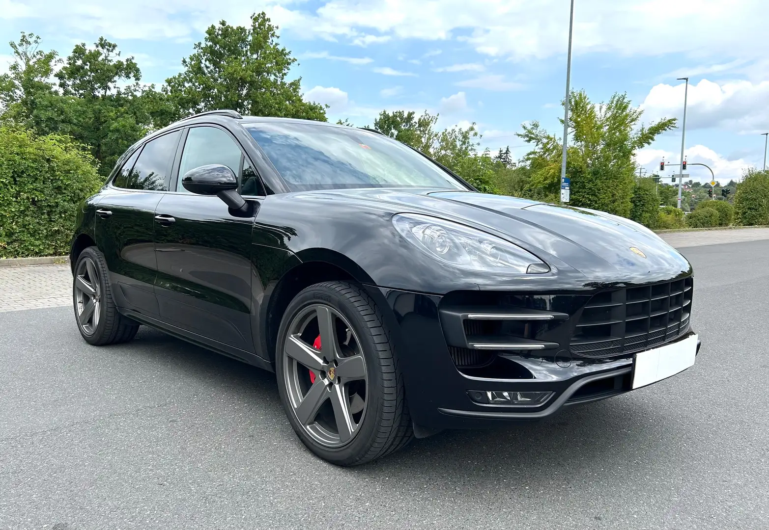 Porsche Macan Turbo PDK Black - 1