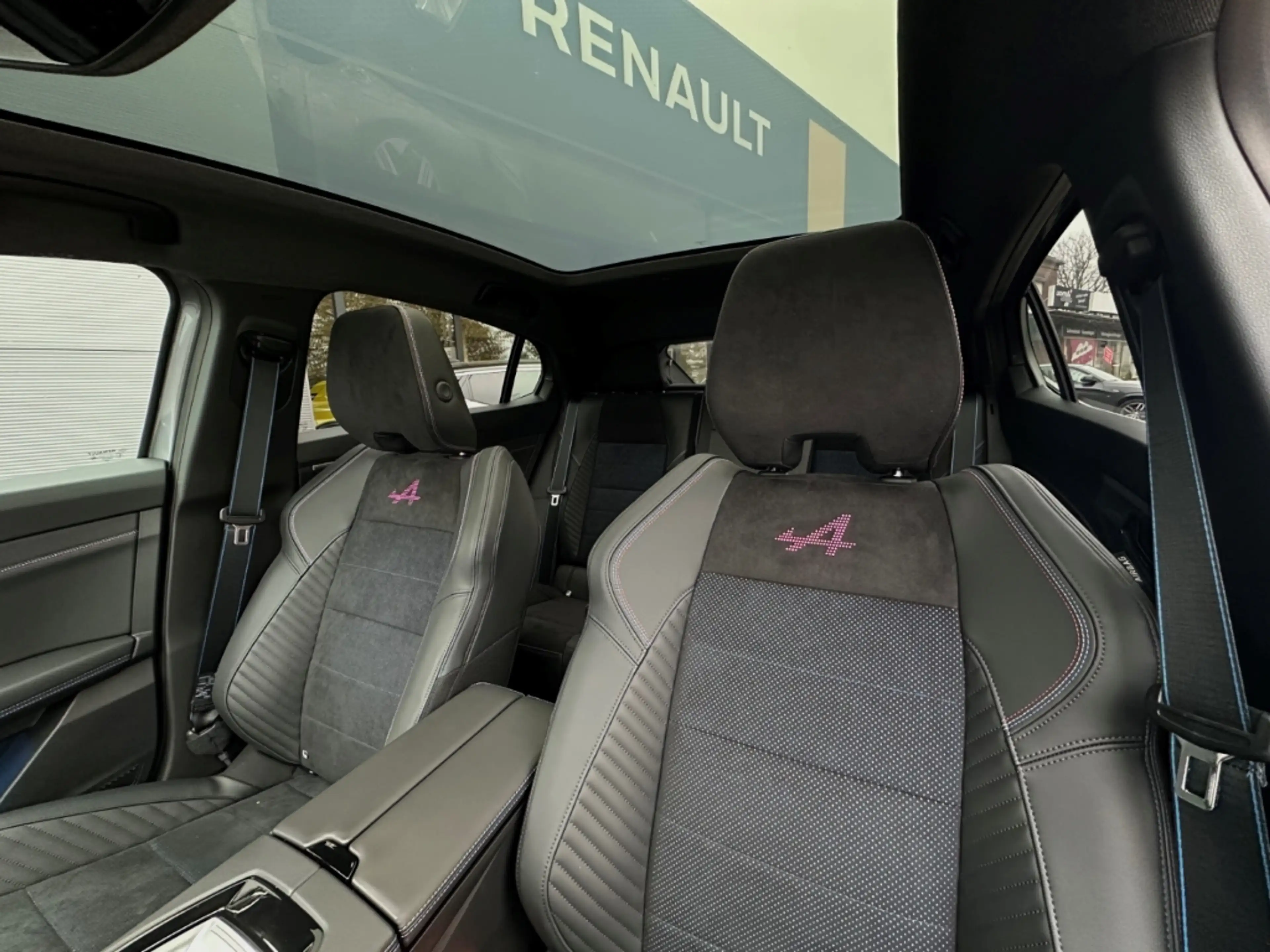 Renault Rafale Esprit Alpine E-Tech Hybrid 200 Panorama HUD — photo 8