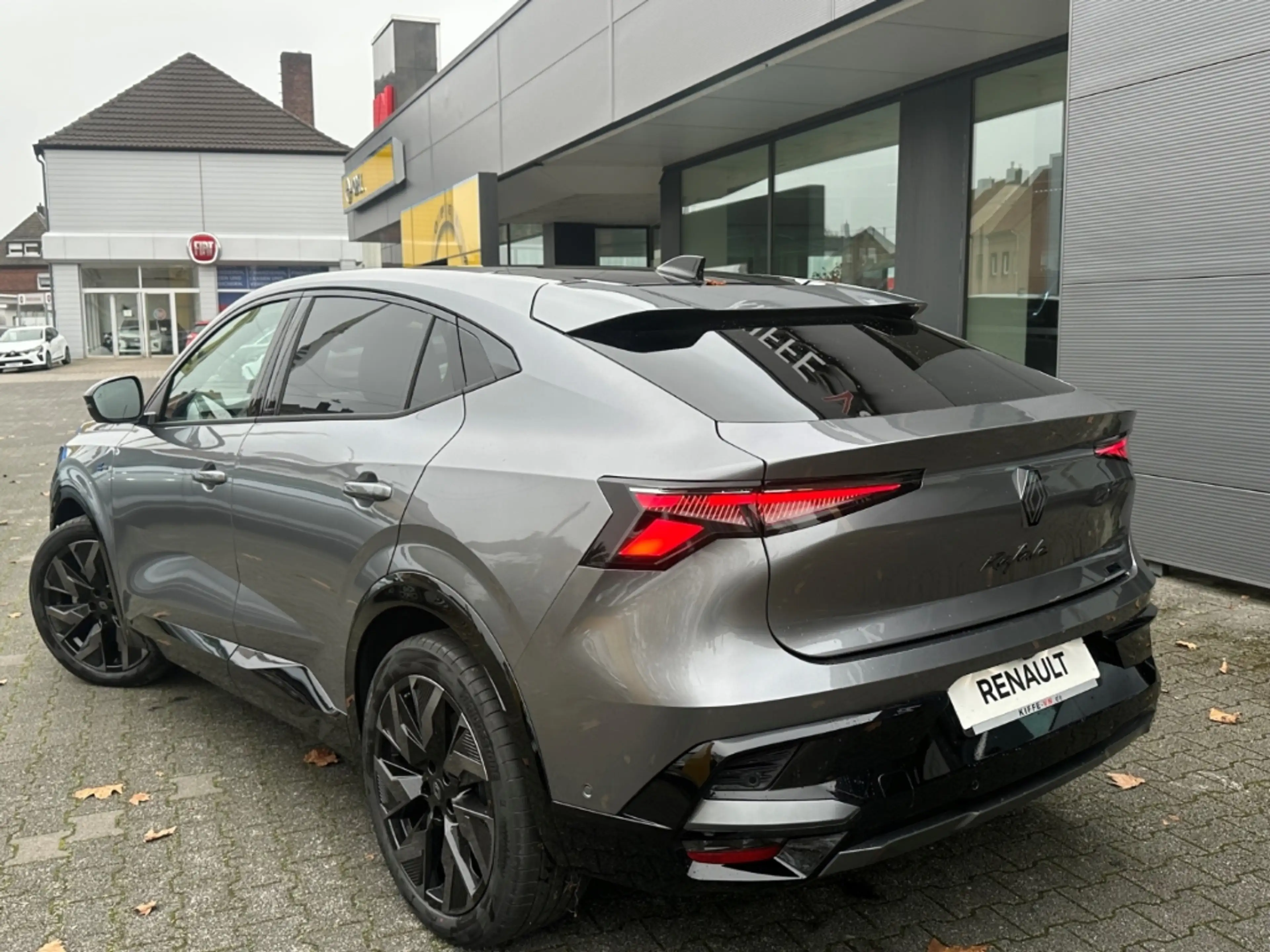 Renault Rafale Esprit Alpine E-Tech Hybrid 200 Panorama HUD — photo 4