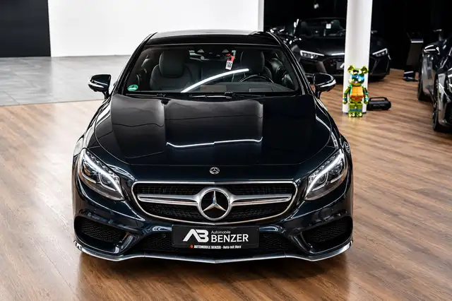 Mercedes-Benz S-Class view 3