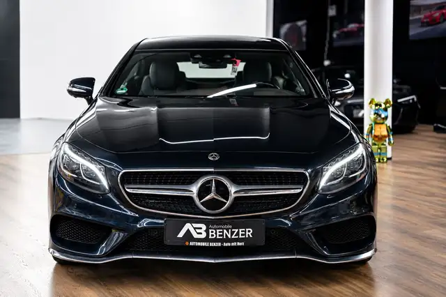 Mercedes-Benz S-Class view 4