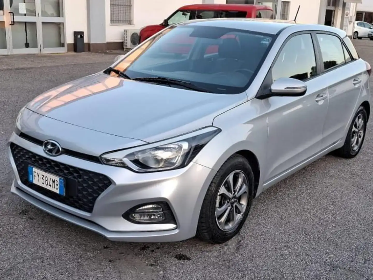 Hyundai i20 i20 5p 1.2 mpi Tech Connect Pack econext Gpl 75cv Argento - 1
