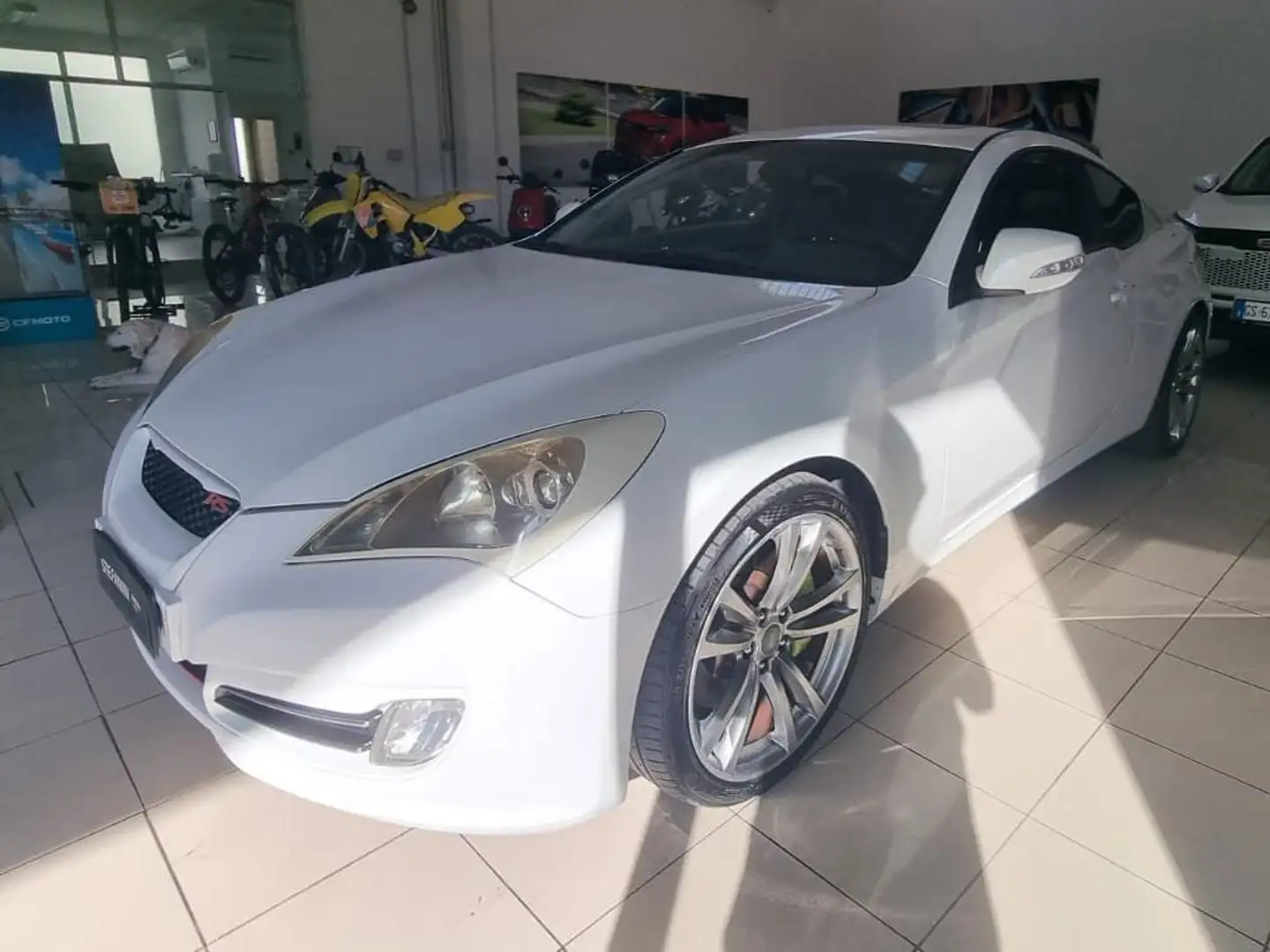 Hyundai Genesis Genesis Coupe Coupe 2.0 turbo Sport Blanco - 1