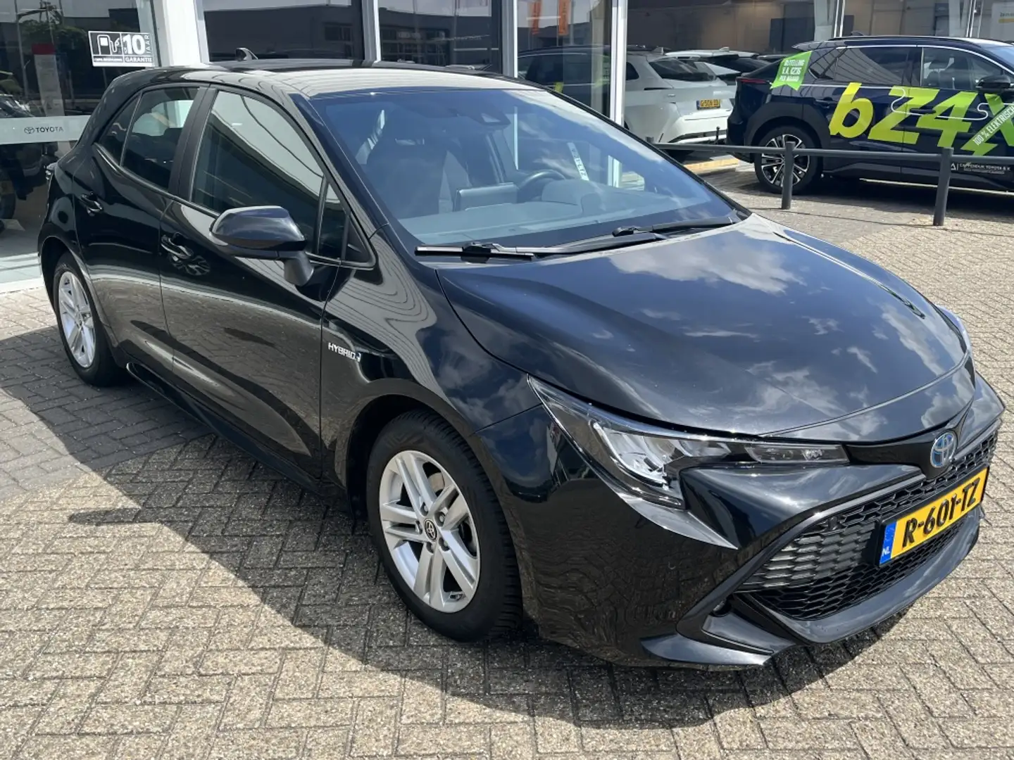 Toyota Corolla | NET BINNEN | 1.8 Hybrid Active | Navigatie | Cam Zwart - 2