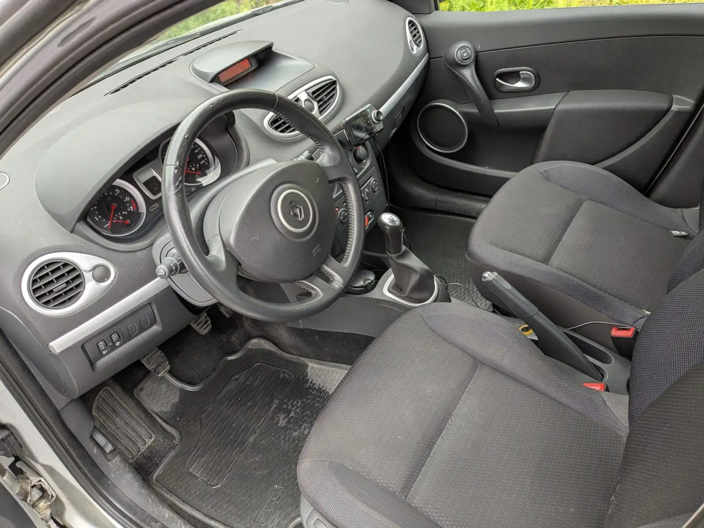 Renault Clio 1.2 16V 75 Pack Authentique - 2