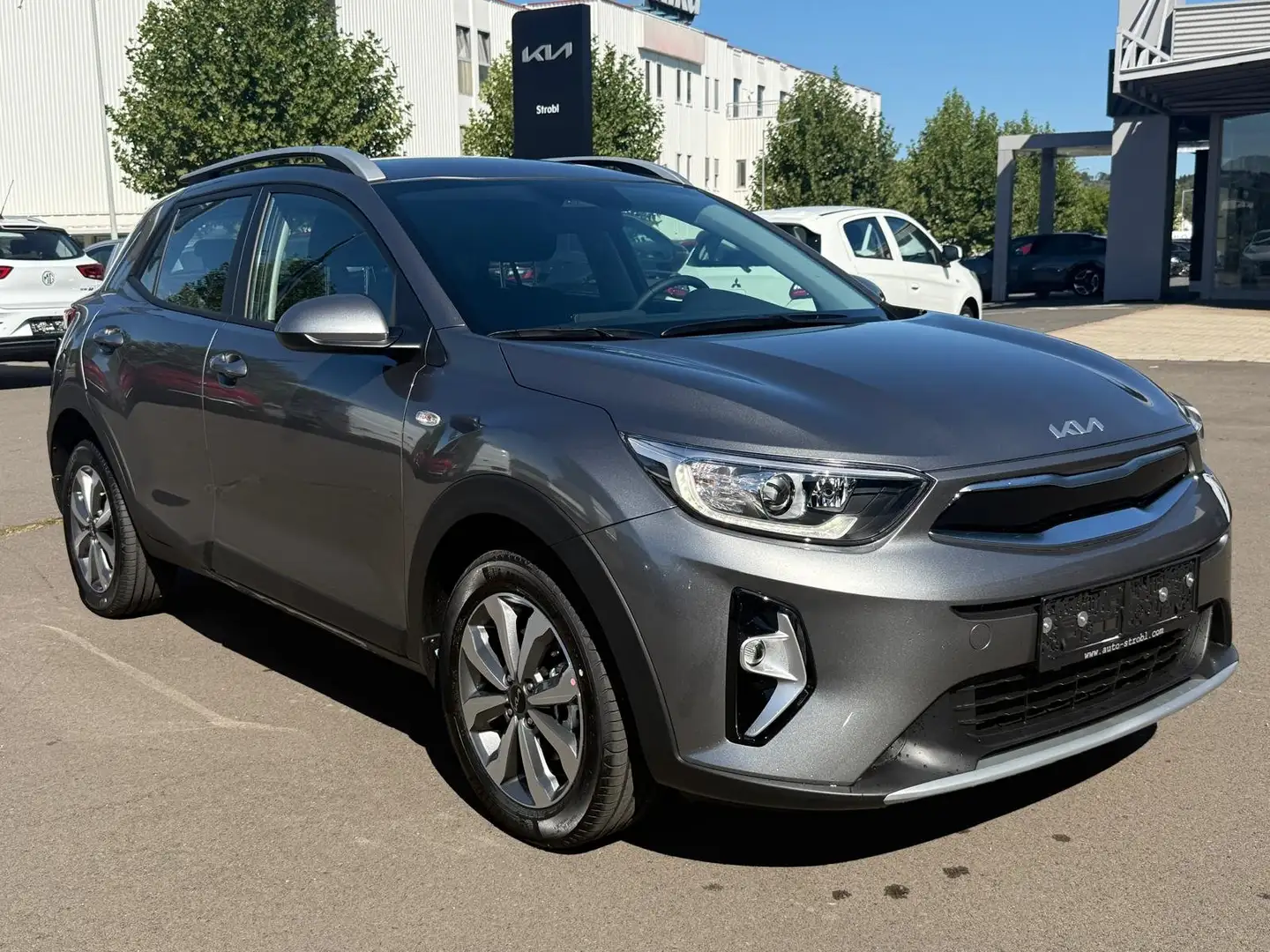 Kia Stonic Silber Bei Leasing: 19.900€ Grau - 1