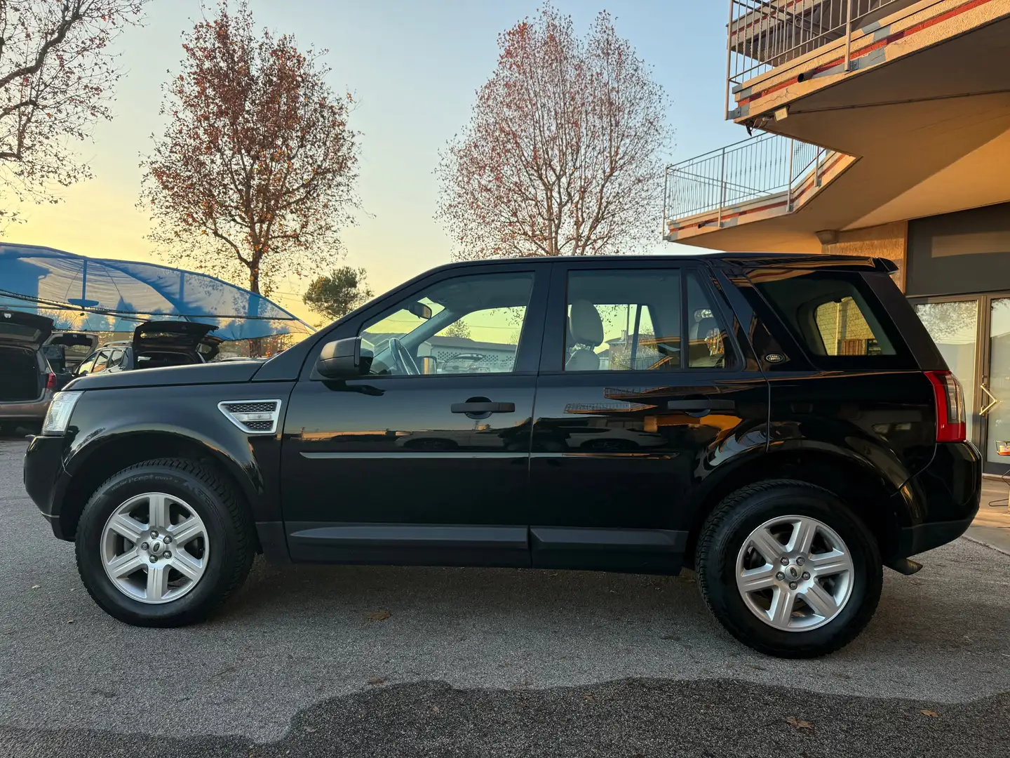 Land Rover Freelander HSE Zwart - 2
