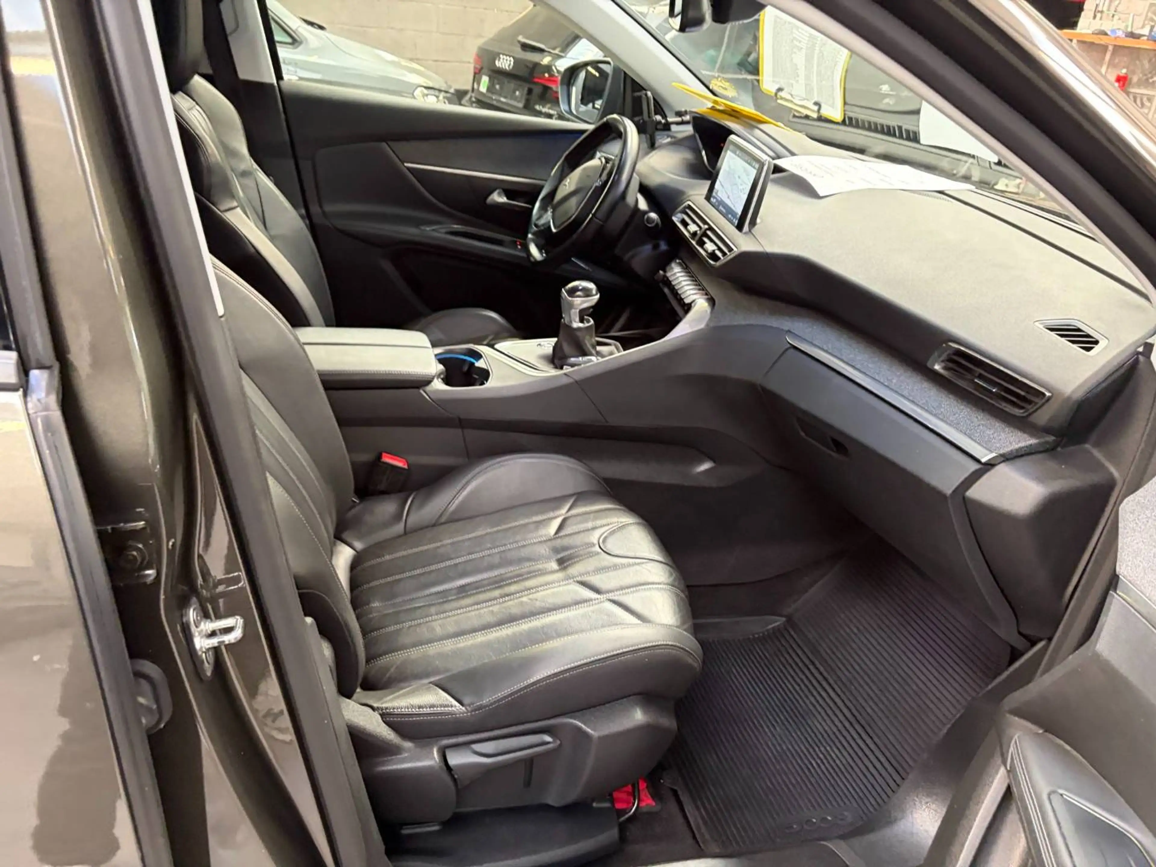 Peugeot 5008 5008 1.5 BlueHDi Allure — photo 12