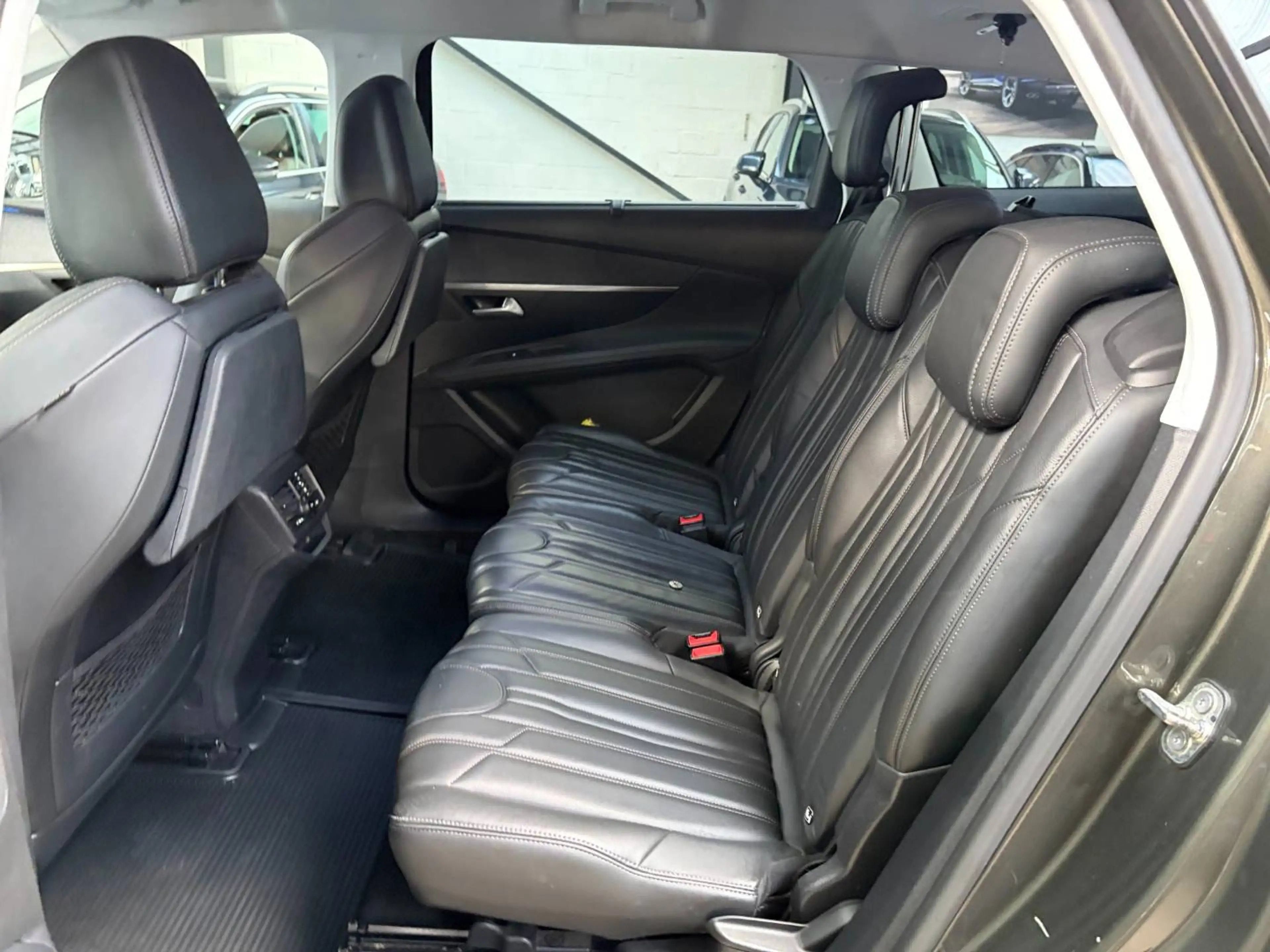 Peugeot 5008 5008 1.5 BlueHDi Allure — photo 13