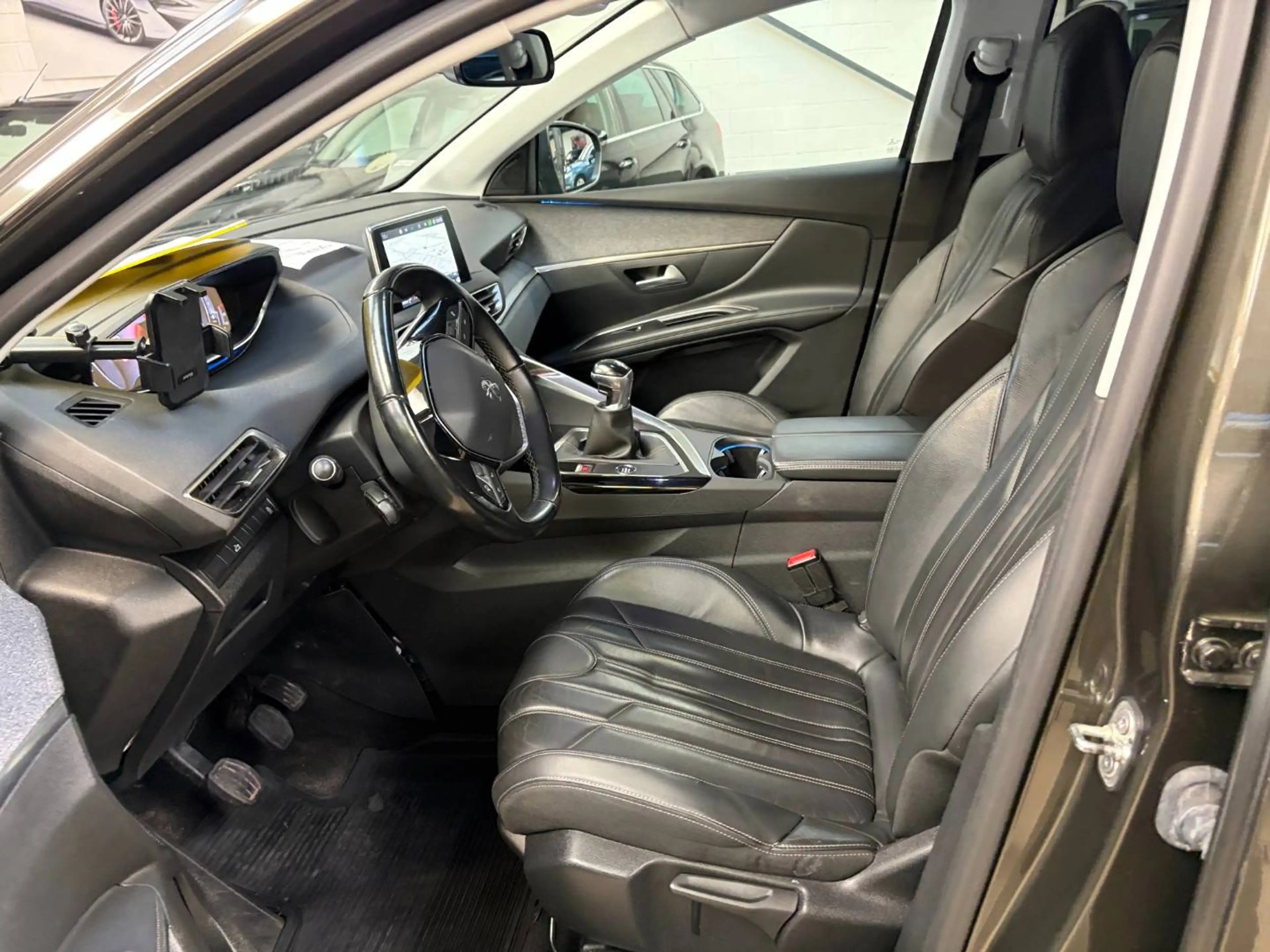 Peugeot 5008 5008 1.5 BlueHDi Allure — photo 11
