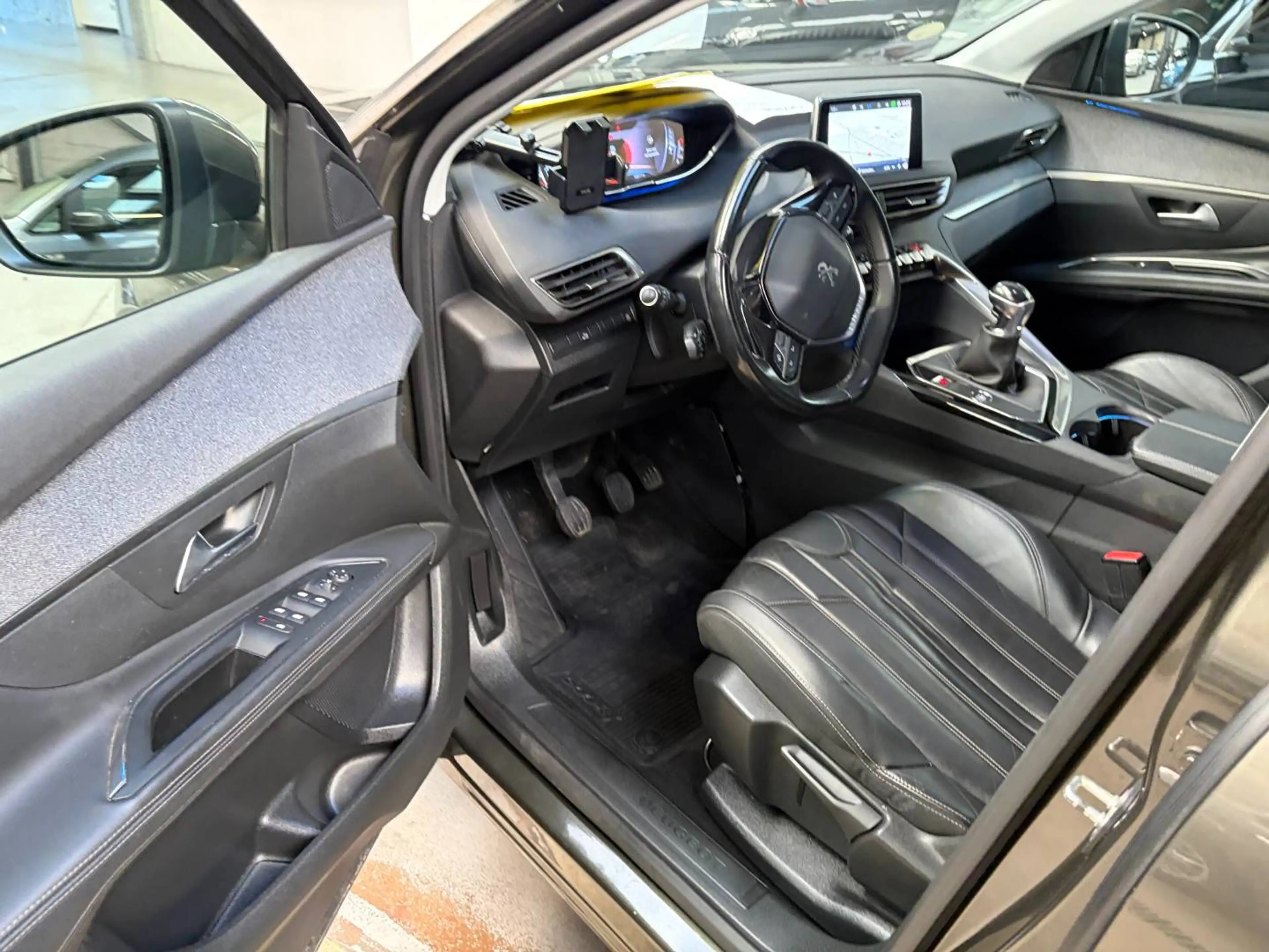 Peugeot 5008 5008 1.5 BlueHDi Allure — photo 5