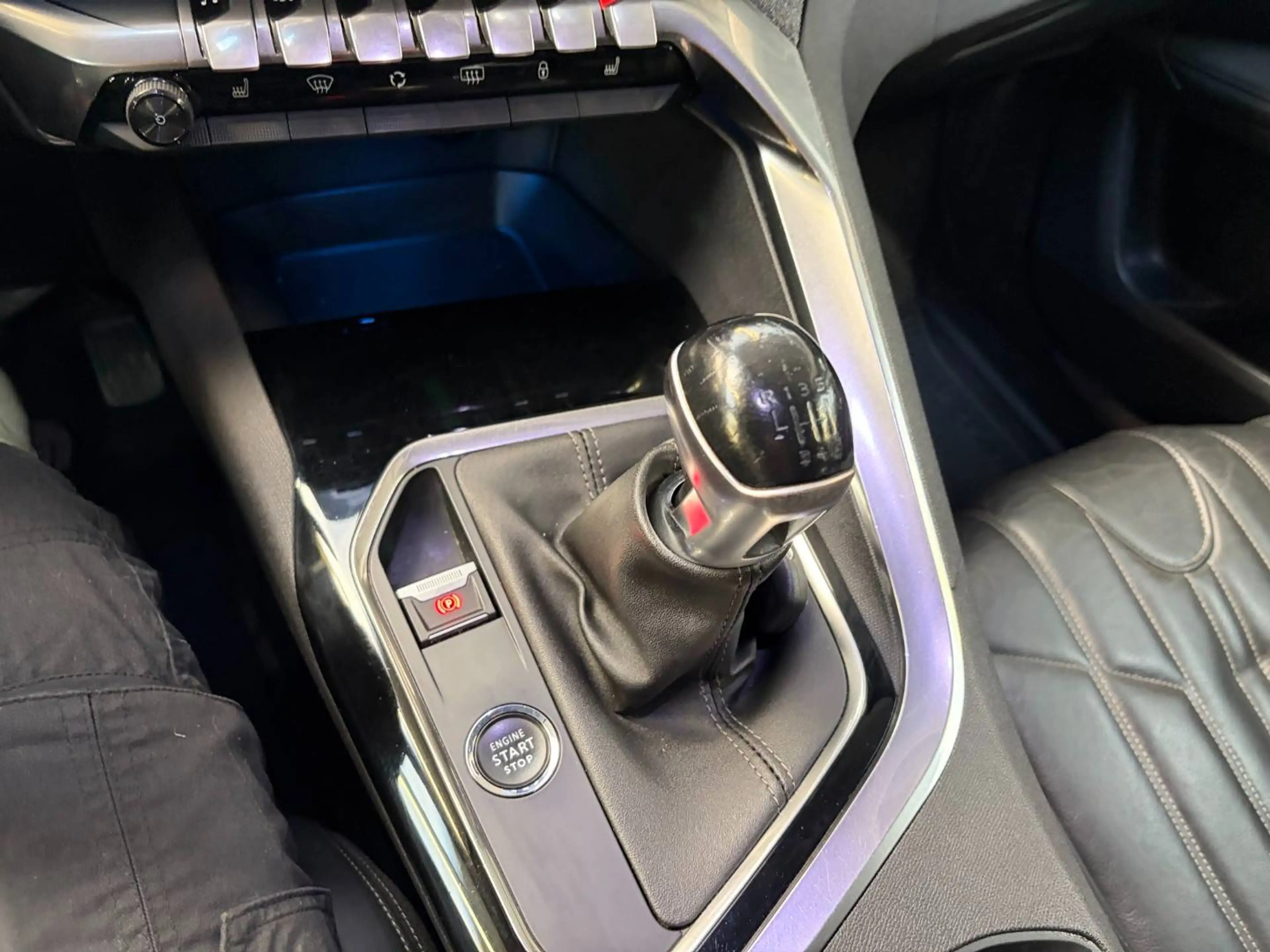 Peugeot 5008 5008 1.5 BlueHDi Allure — photo 10
