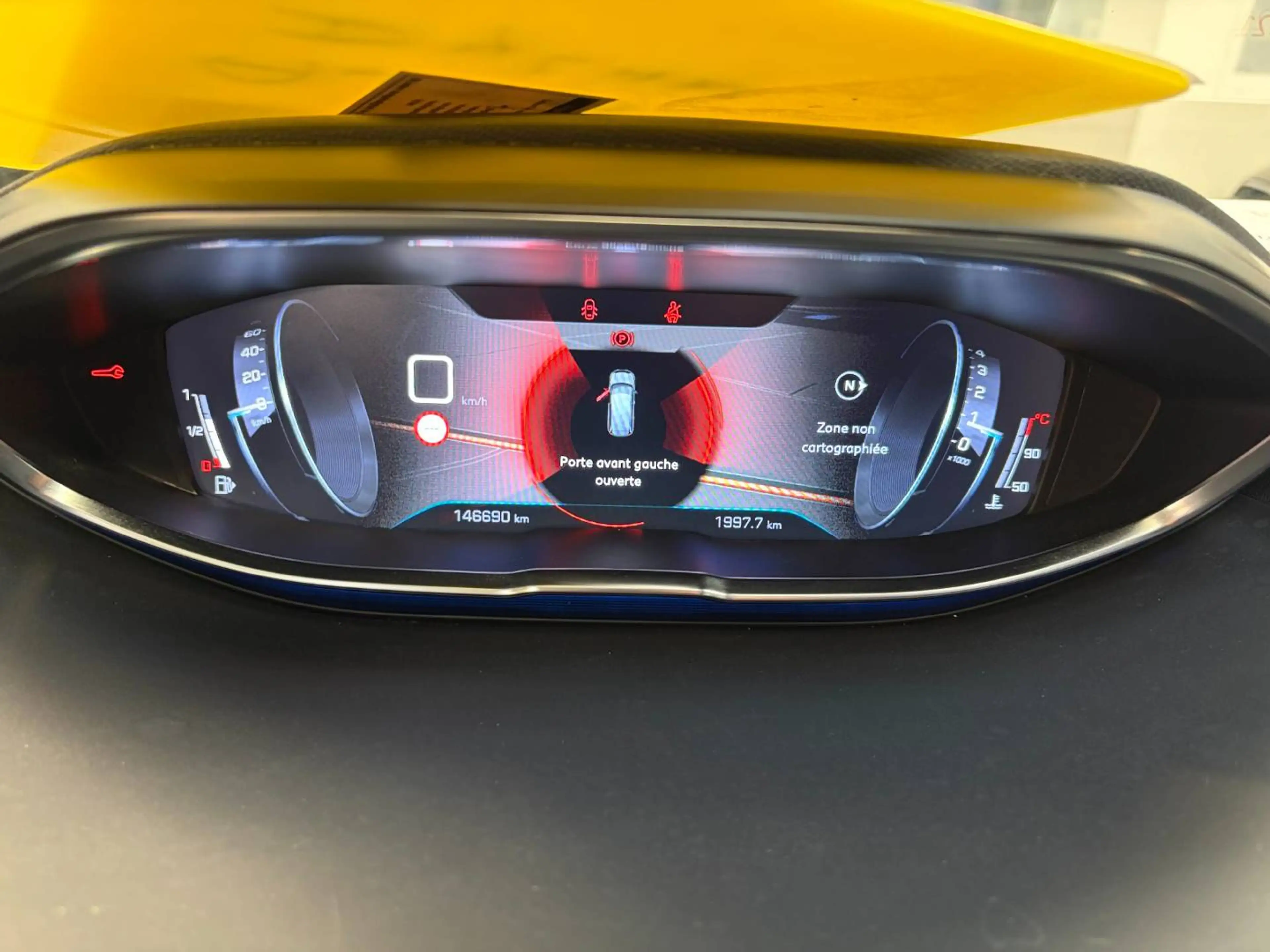 Peugeot 5008 5008 1.5 BlueHDi Allure — photo 8