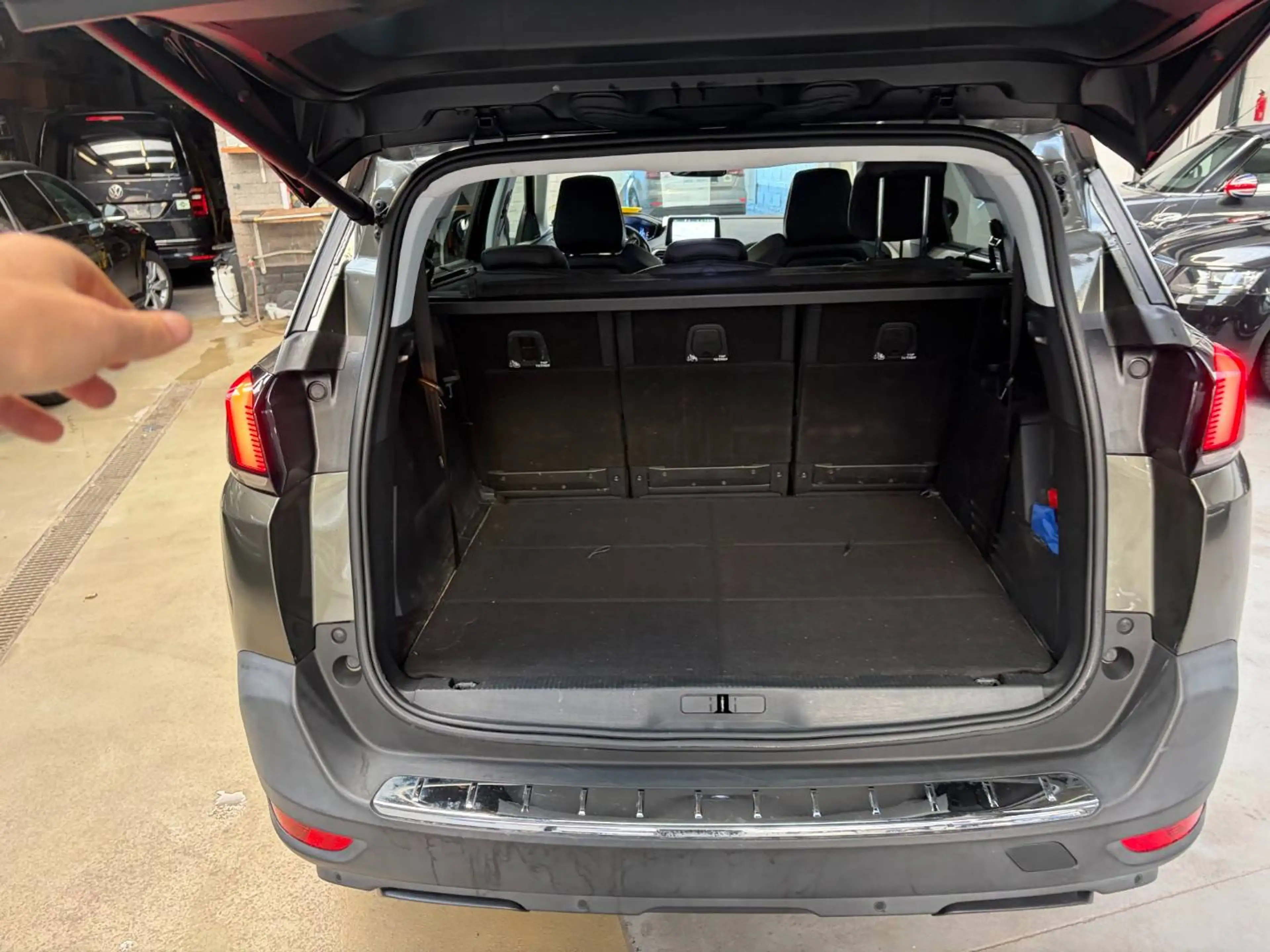 Peugeot 5008 5008 1.5 BlueHDi Allure — photo 14