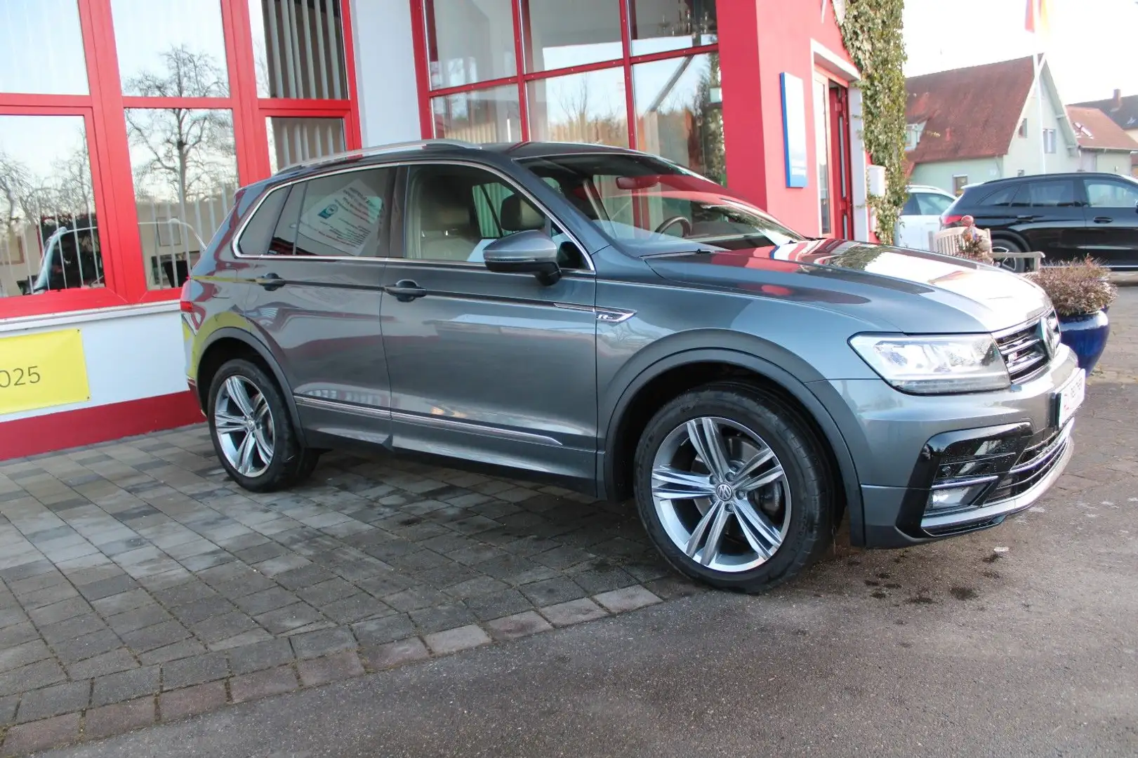Volkswagen Tiguan Highline 2,0 TSI*ALLRAD*R-LINE*19"TOP Grau - 2