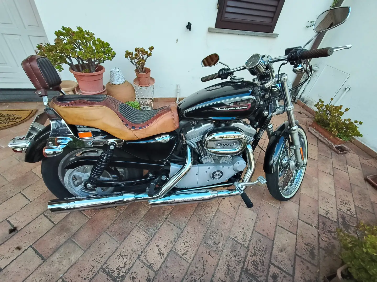 Harley-Davidson Sportster XL 883 crna - 1