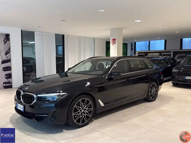 BMW 518 d 48V Touring MHEV Pelle Navi Cruise Cerchi 19”
