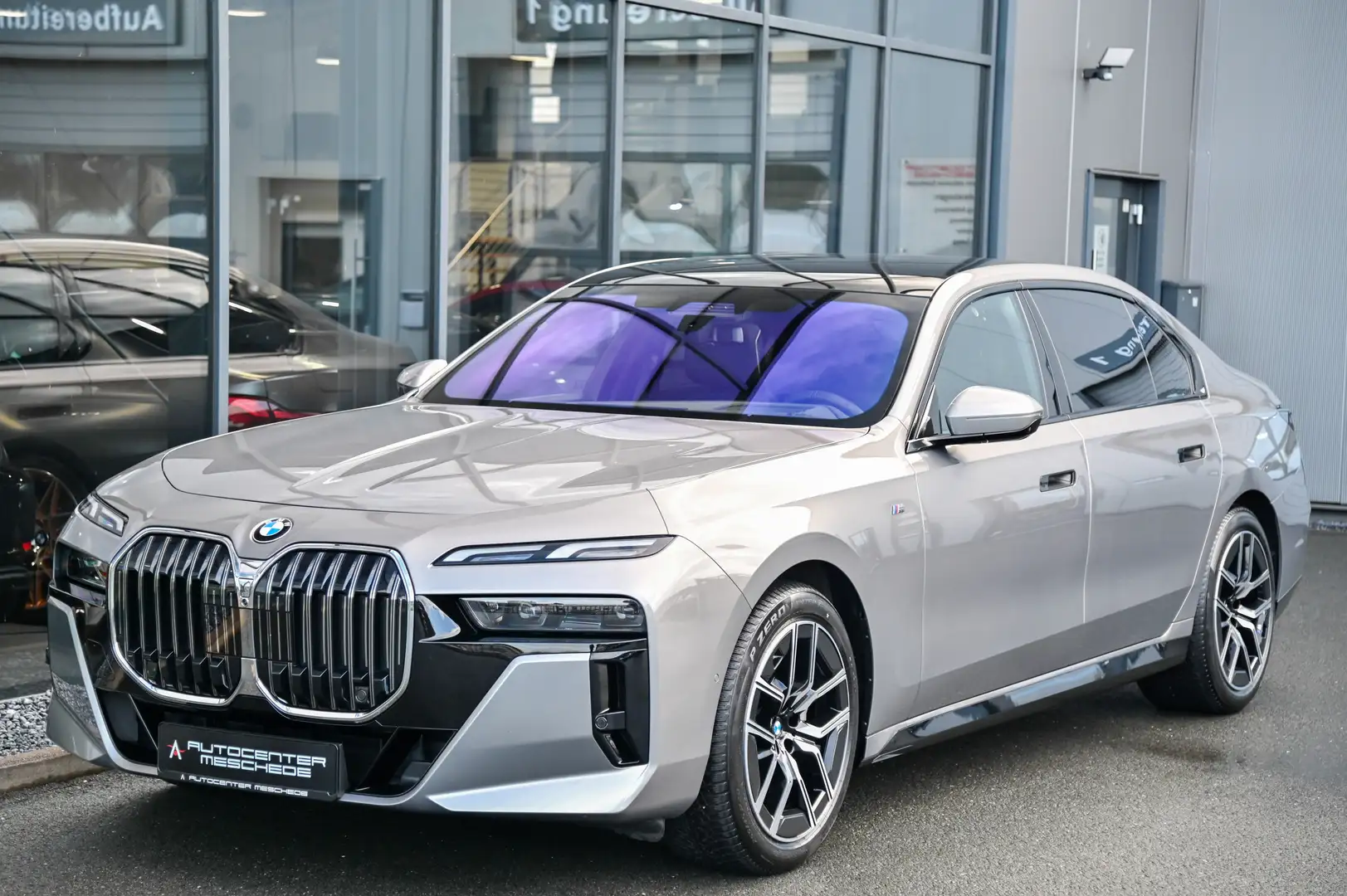 BMW 740 xDrive M Sport Pano Sky Lounge* Standheiz.* Gris - 2