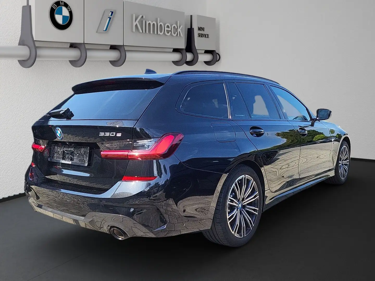 BMW 330 e Touring M SPORT Pano ACC ParkAss AHK Lenkhzg Schwarz - 2