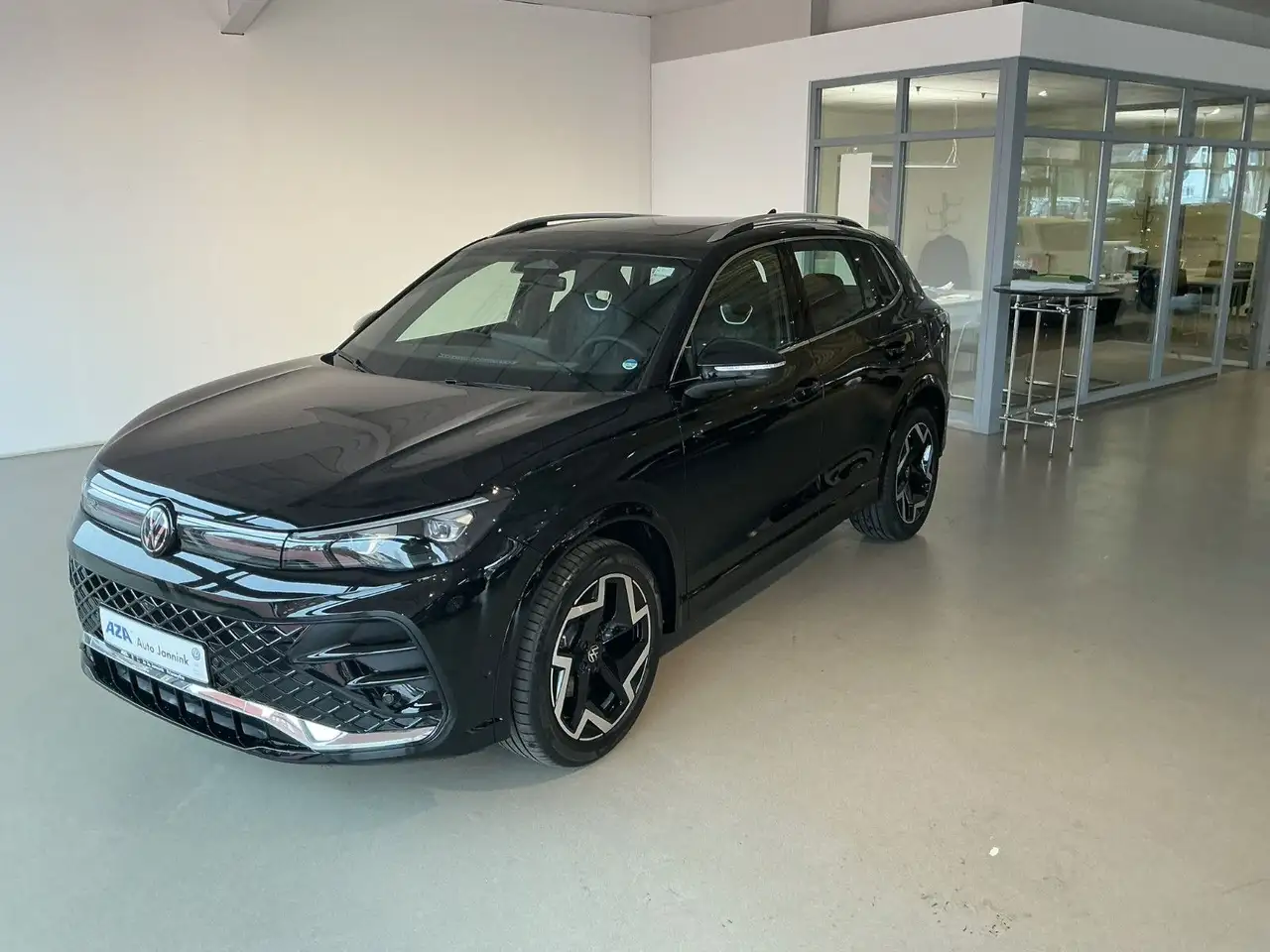 Volkswagen Tiguan 1.5 eTSI R-Line | AHK | IQ.LIGHT | Pano