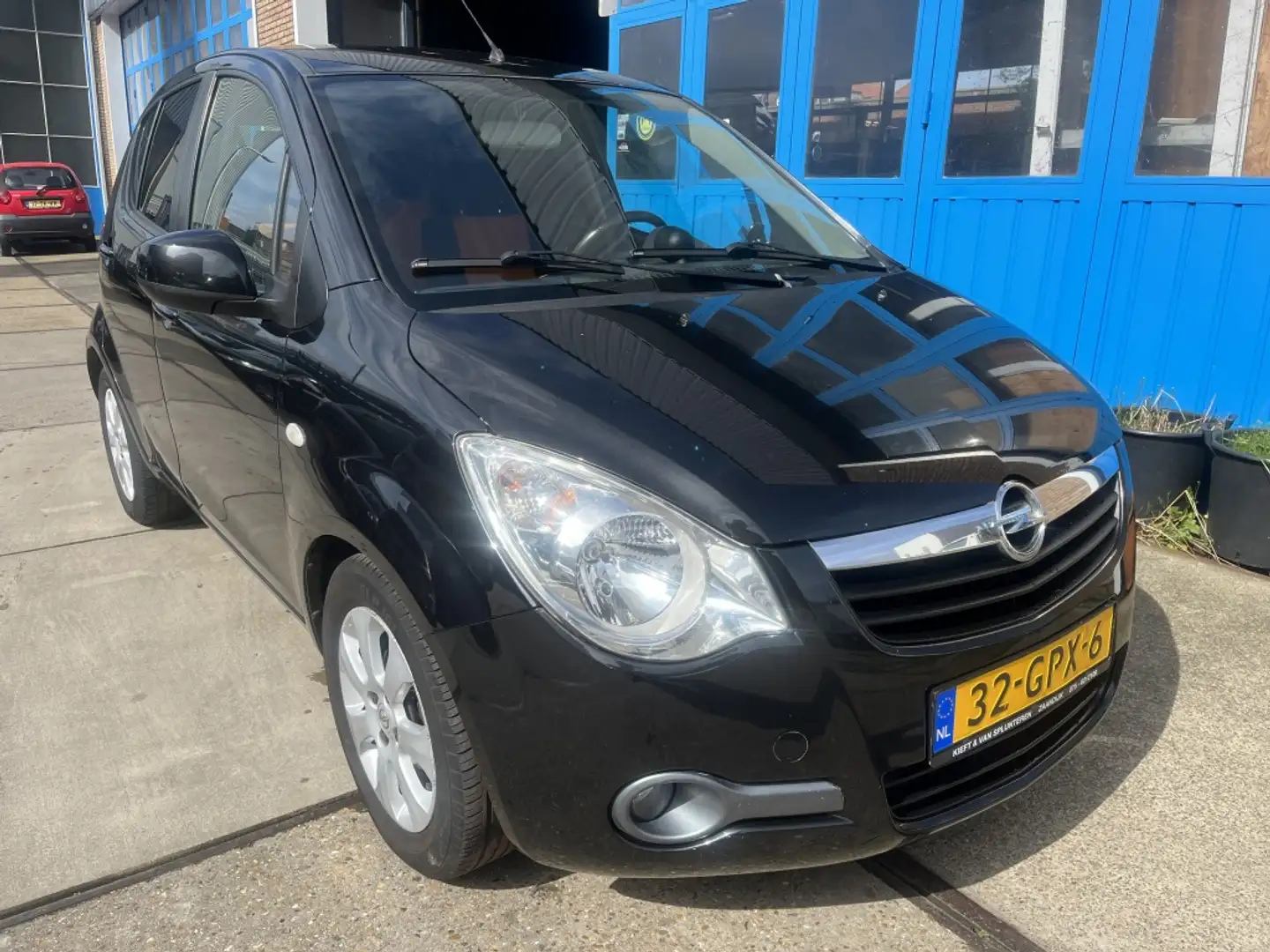 Opel Agila 1.2 Enjoy Zwart - 2