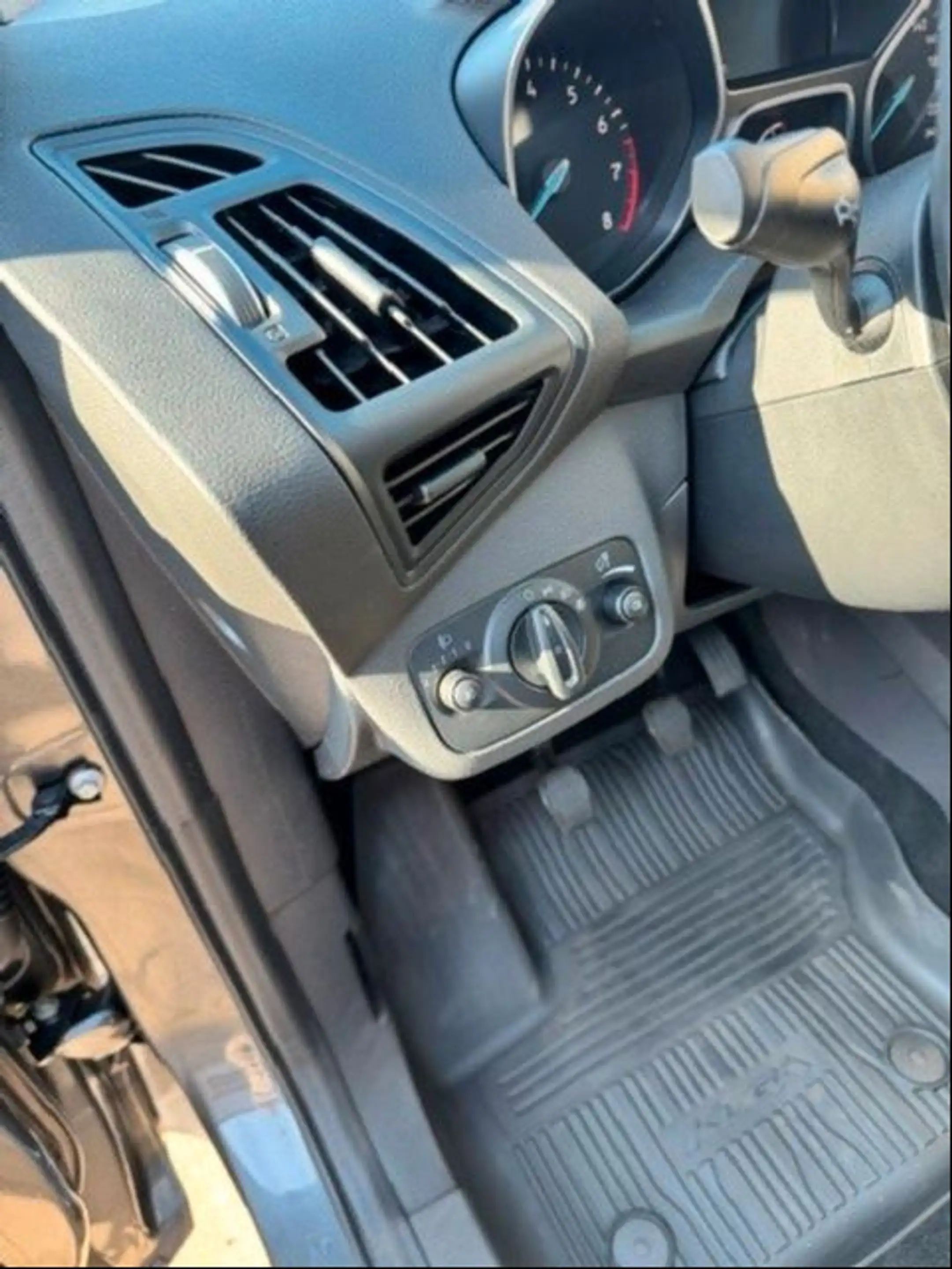Ford Kuga Cool & Connect — photo 10
