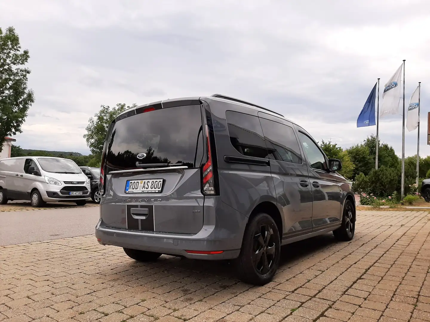 Ford Tourneo Connect Sport AWD Grau - 2
