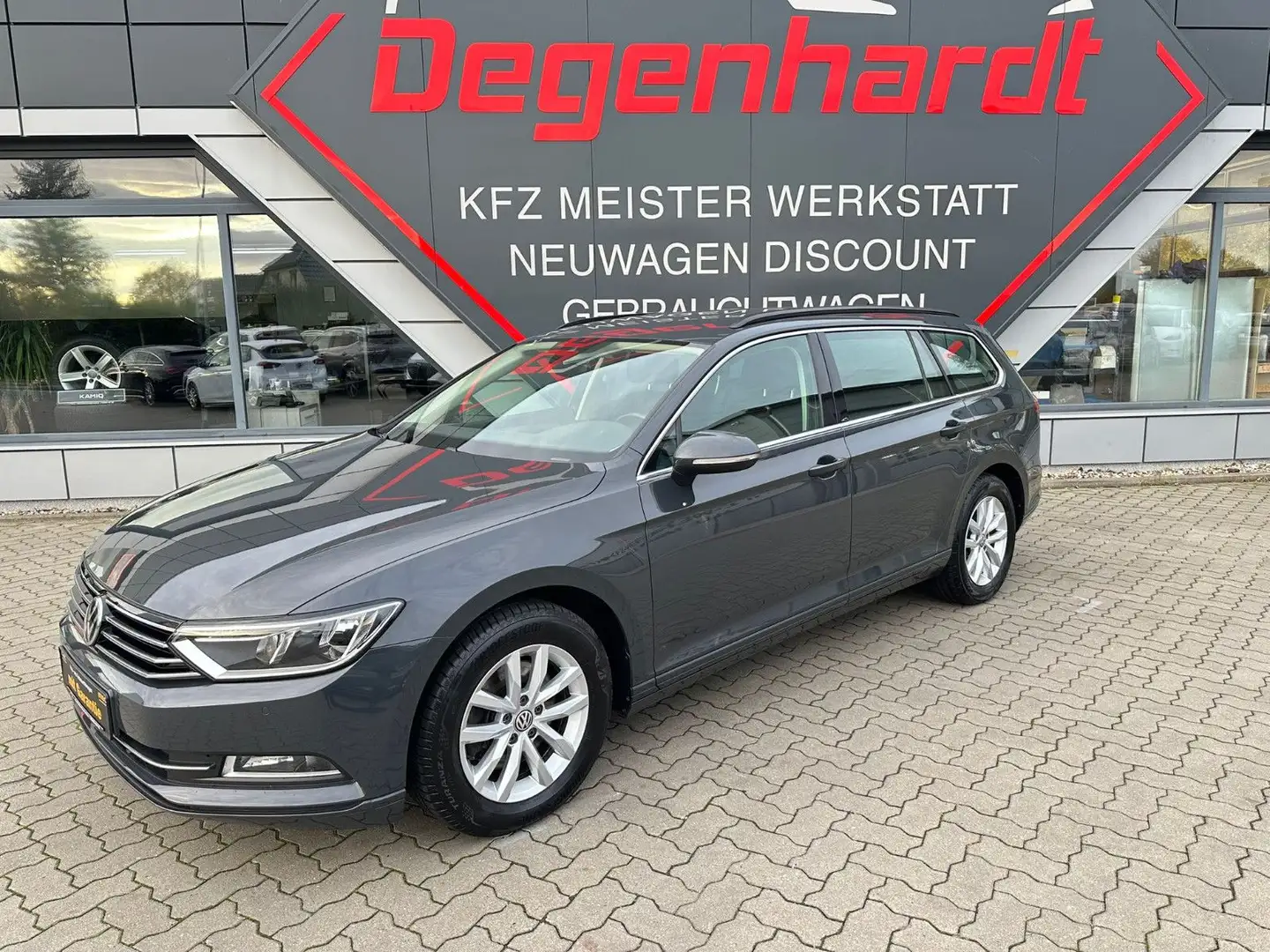 Volkswagen Passat Variant 2.0 TDI DSG ACC NAV AHK Grau - 1