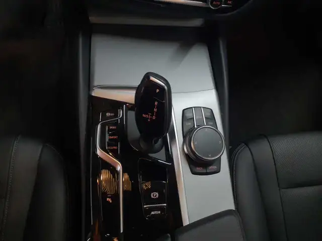 BMW 5 Series view 10