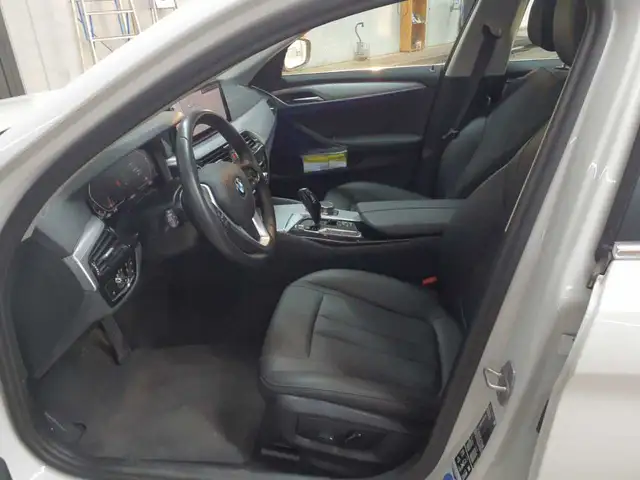 BMW 5 Series view 7