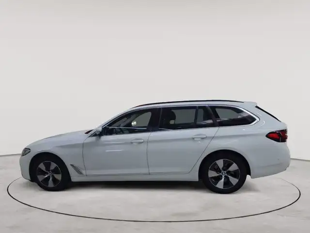 BMW 5 Series view 6