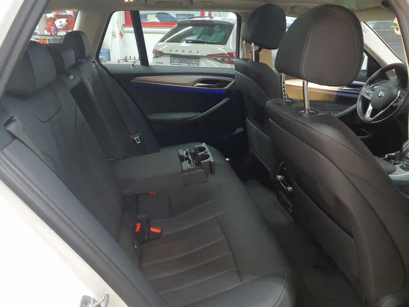 BMW 520 520d xDrive Touring Aut. HuD AHK Pano — photo 14
