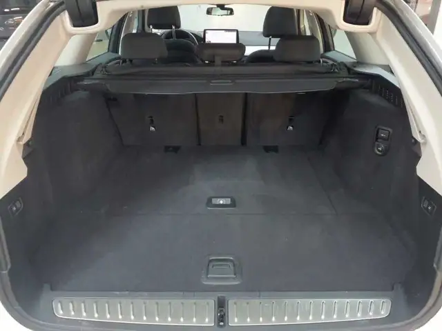 BMW 5 Series view 15